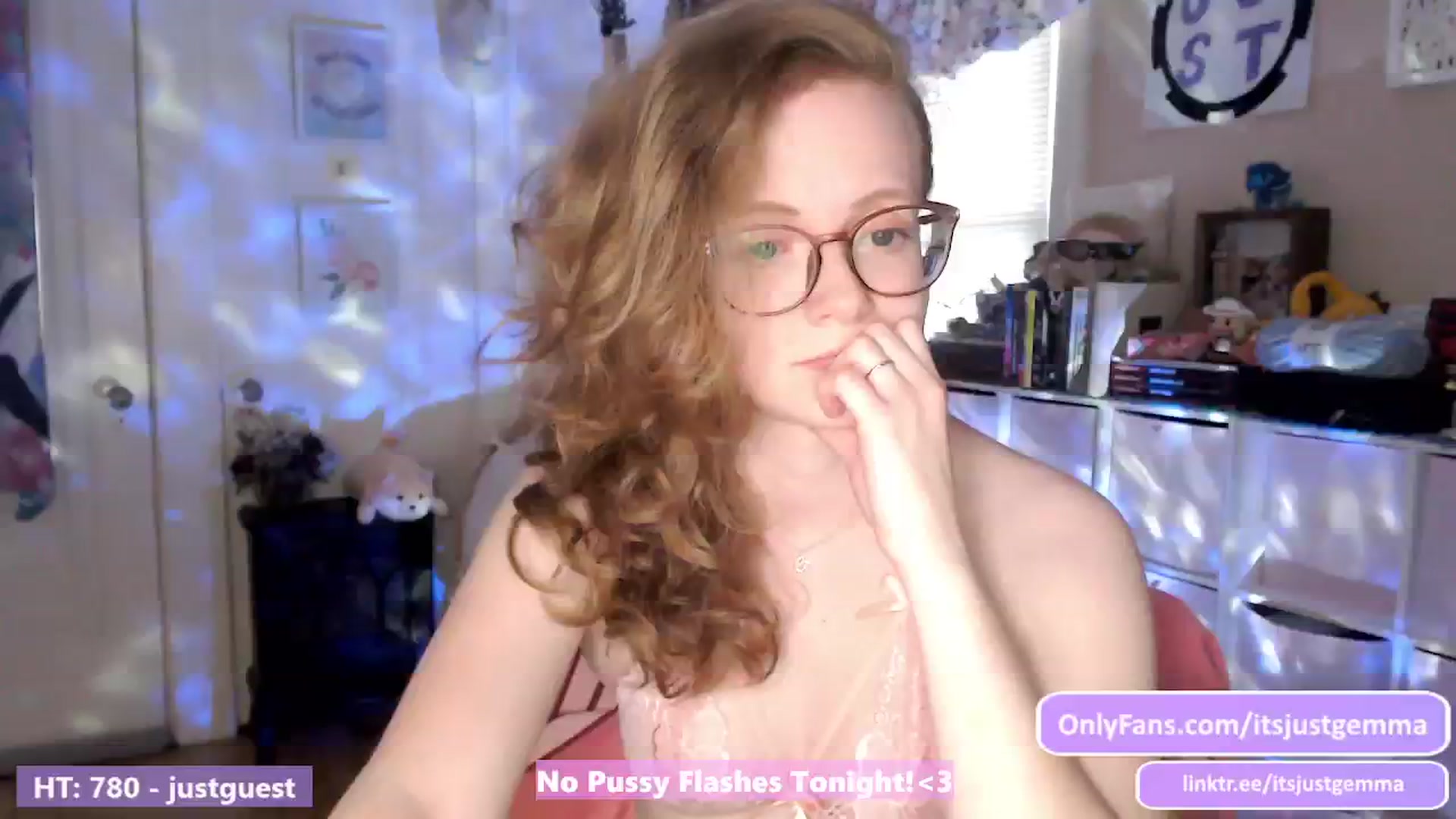 Gallery image thumbnail from JustGemma's myfreecams stream on, 06/26/2024, 02:03 image 7 of 20
