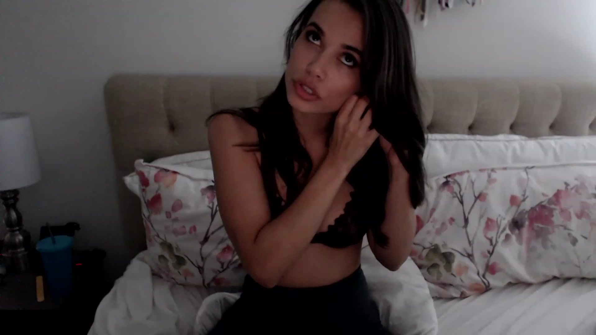 Gallery image thumbnail from JustJoslyn's myfreecams stream on, 12/01/2022, 20:33 image 1 of 20