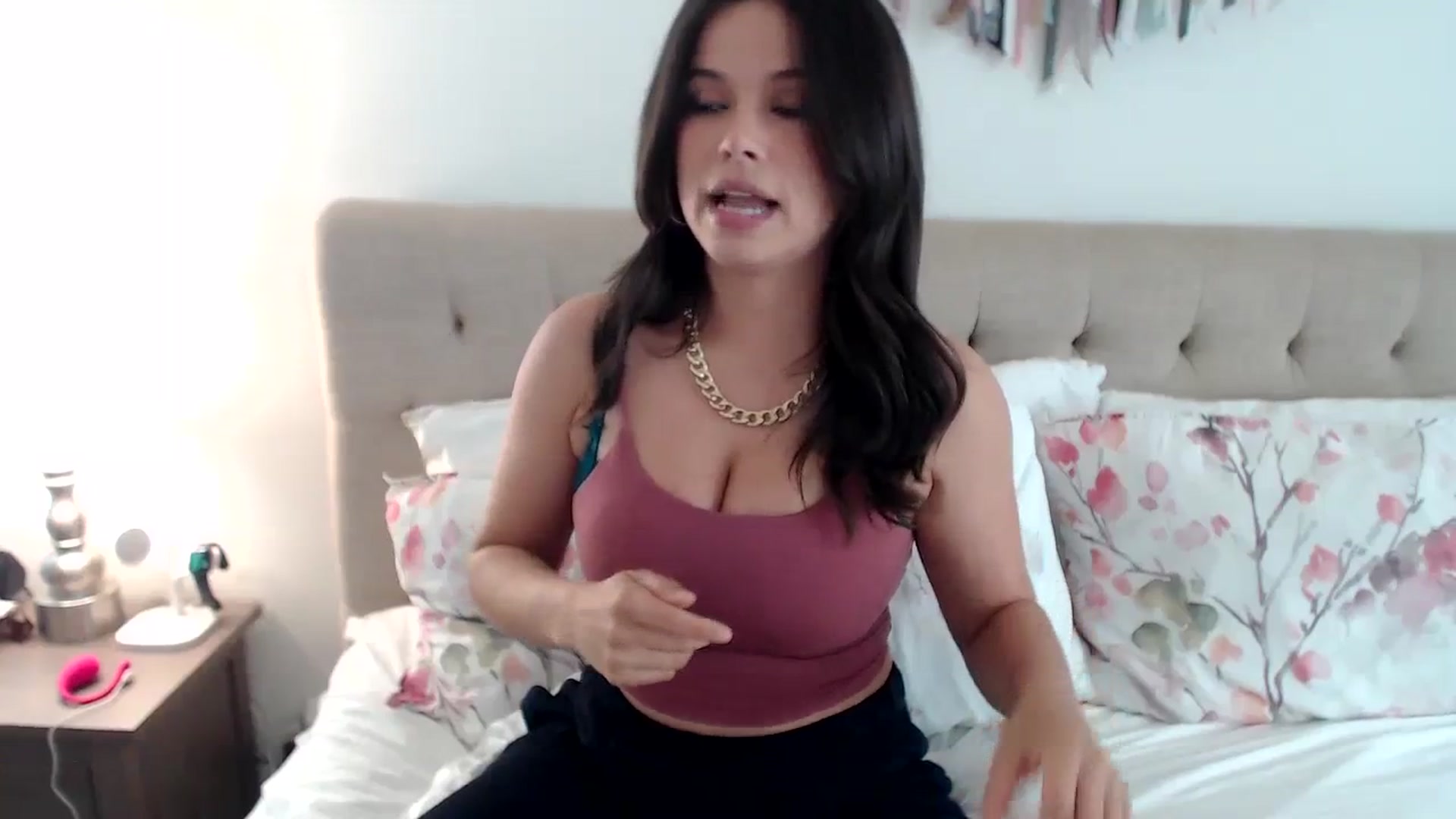 Gallery image thumbnail from JustJoslyn's myfreecams stream on, 10/02/2023, 18:13 image 3 of 20