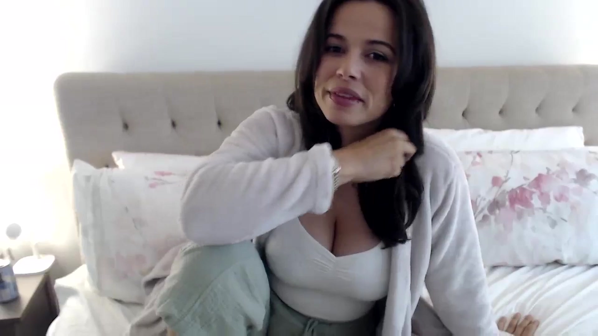 Gallery image thumbnail from JustJoslyn's myfreecams stream on, 03/26/2024, 21:20 image 5 of 20