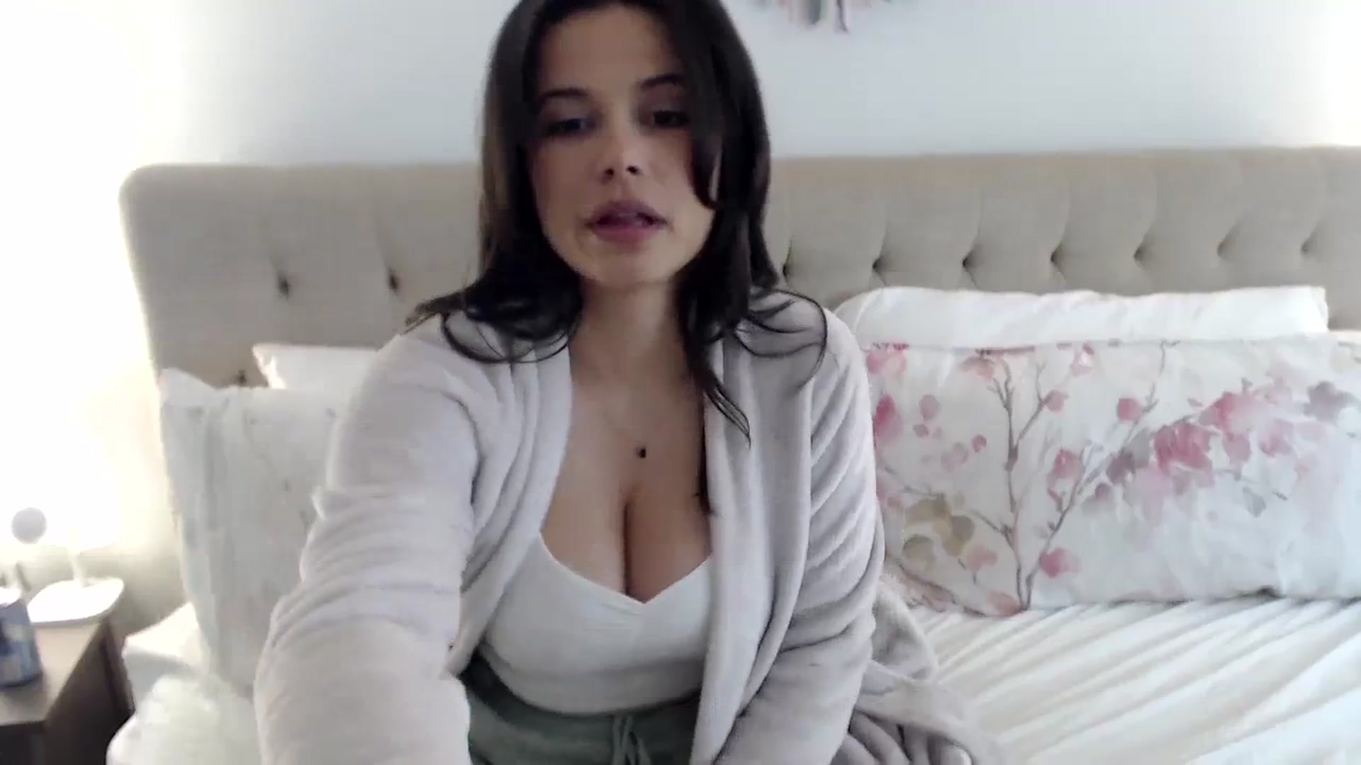Gallery image thumbnail from JustJoslyn's myfreecams stream on, 03/26/2024, 21:20 image 6 of 20