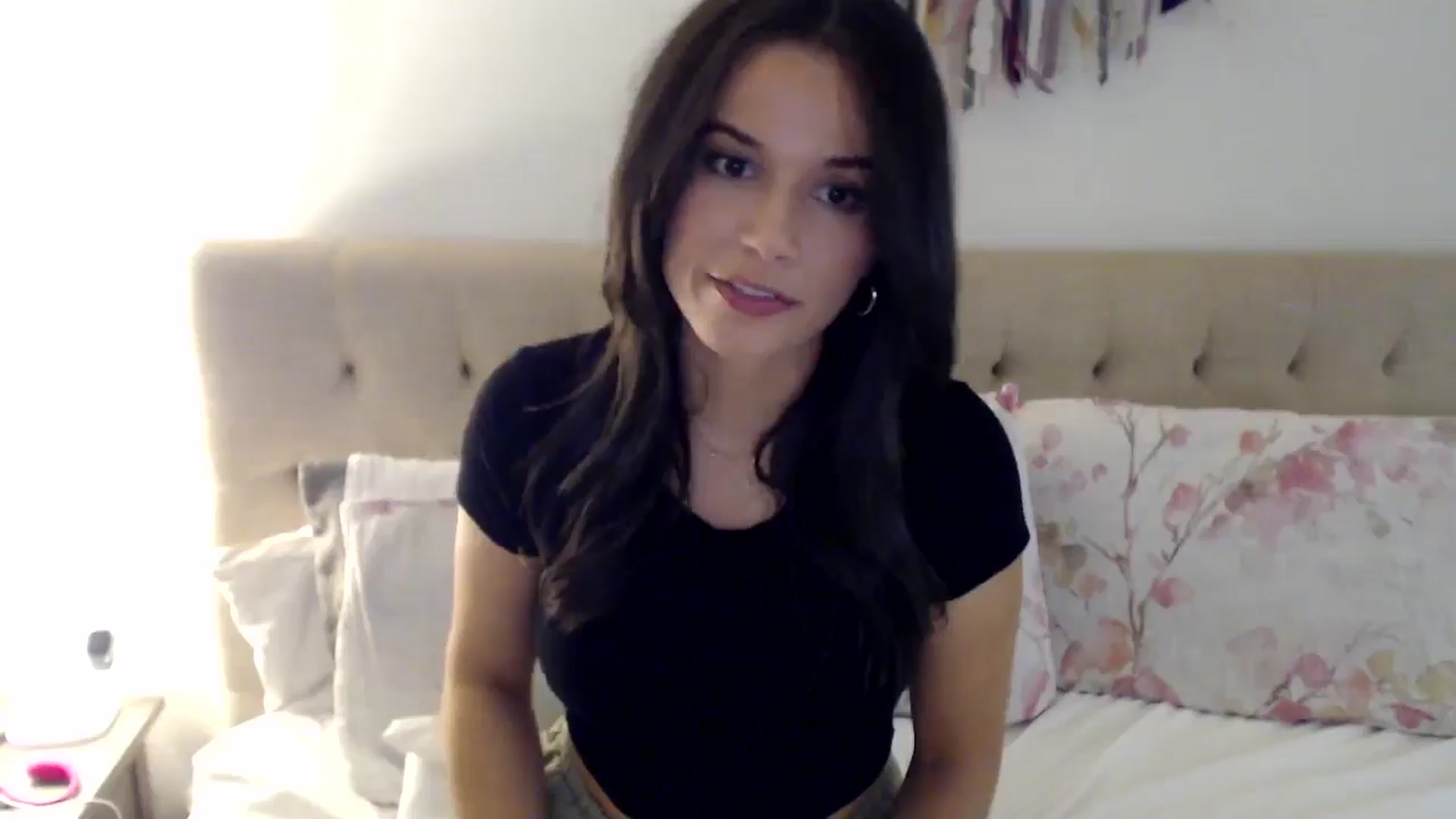 Gallery image thumbnail from JustJoslyn's myfreecams stream on, 12/18/2024, 19:44 image 13 of 20