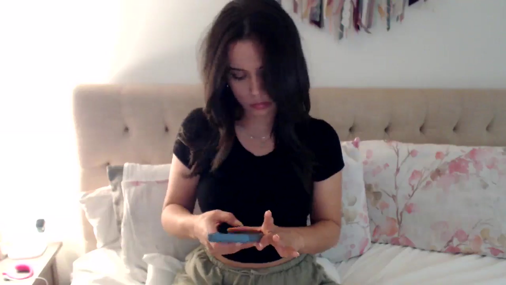 Gallery image thumbnail from JustJoslyn's myfreecams stream on, 12/18/2024, 19:44 image 9 of 20