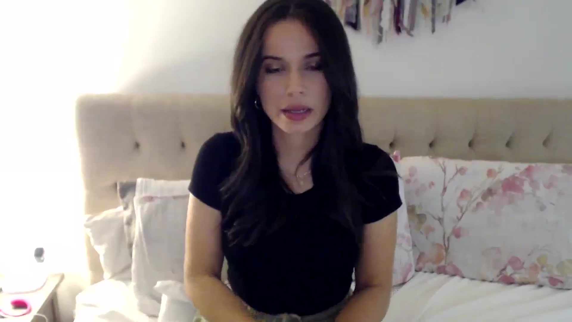 Gallery image thumbnail from JustJoslyn's myfreecams stream on, 12/18/2024, 19:44 image 18 of 20