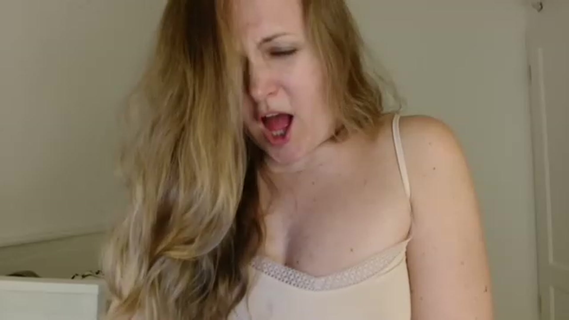 Gallery image thumbnail from JustLily's myfreecams stream on, 12/01/2022, 15:42 image 11 of 20