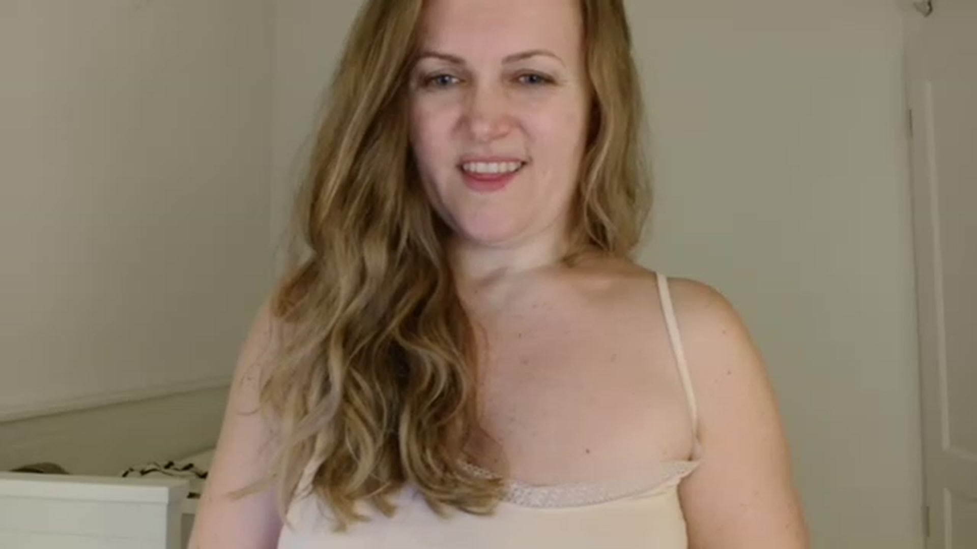 Gallery image thumbnail from JustLily's myfreecams stream on, 12/01/2022, 15:42 image 10 of 20