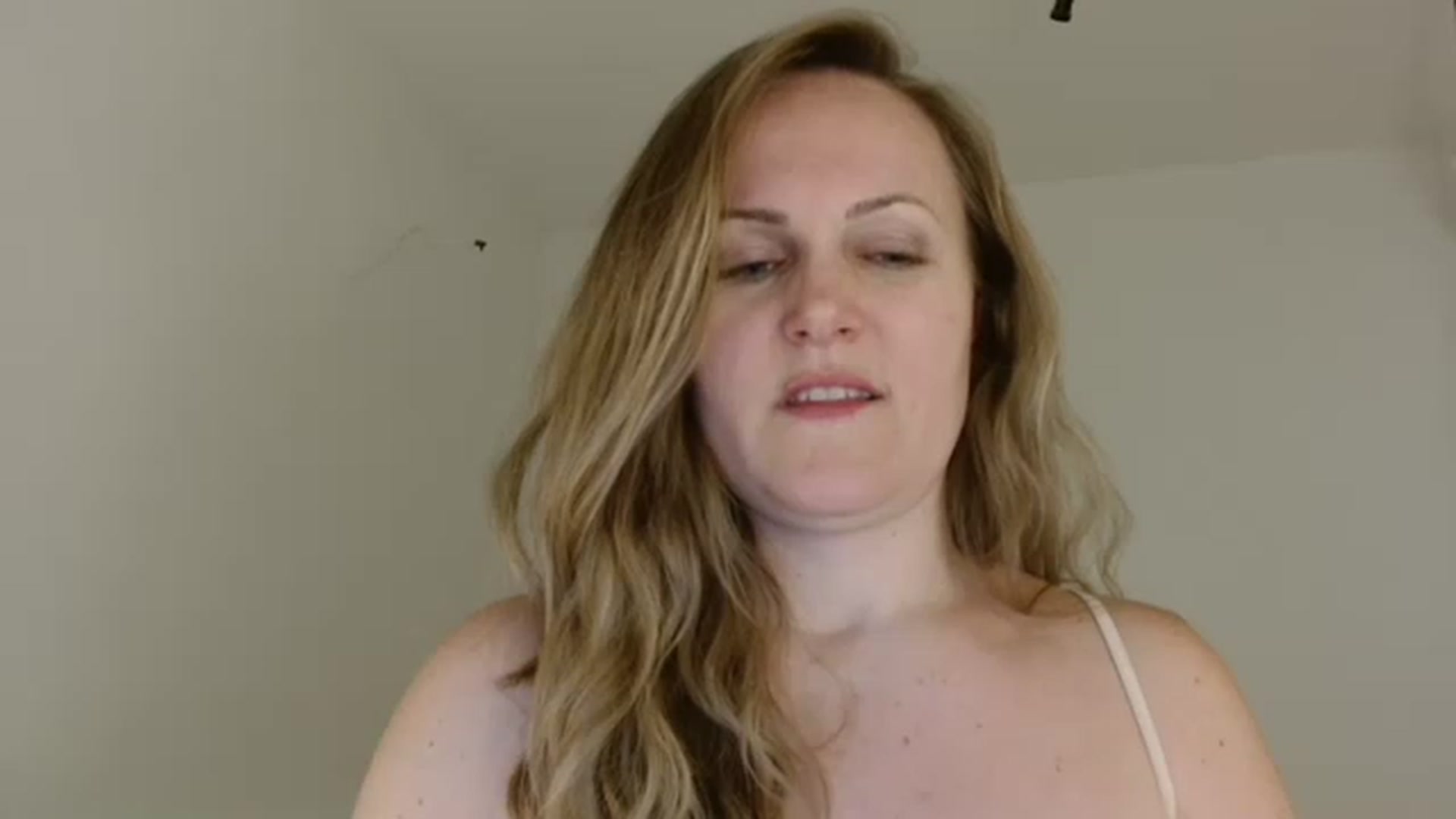 Gallery image thumbnail from JustLily's myfreecams stream on, 12/01/2022, 15:42 image 7 of 20