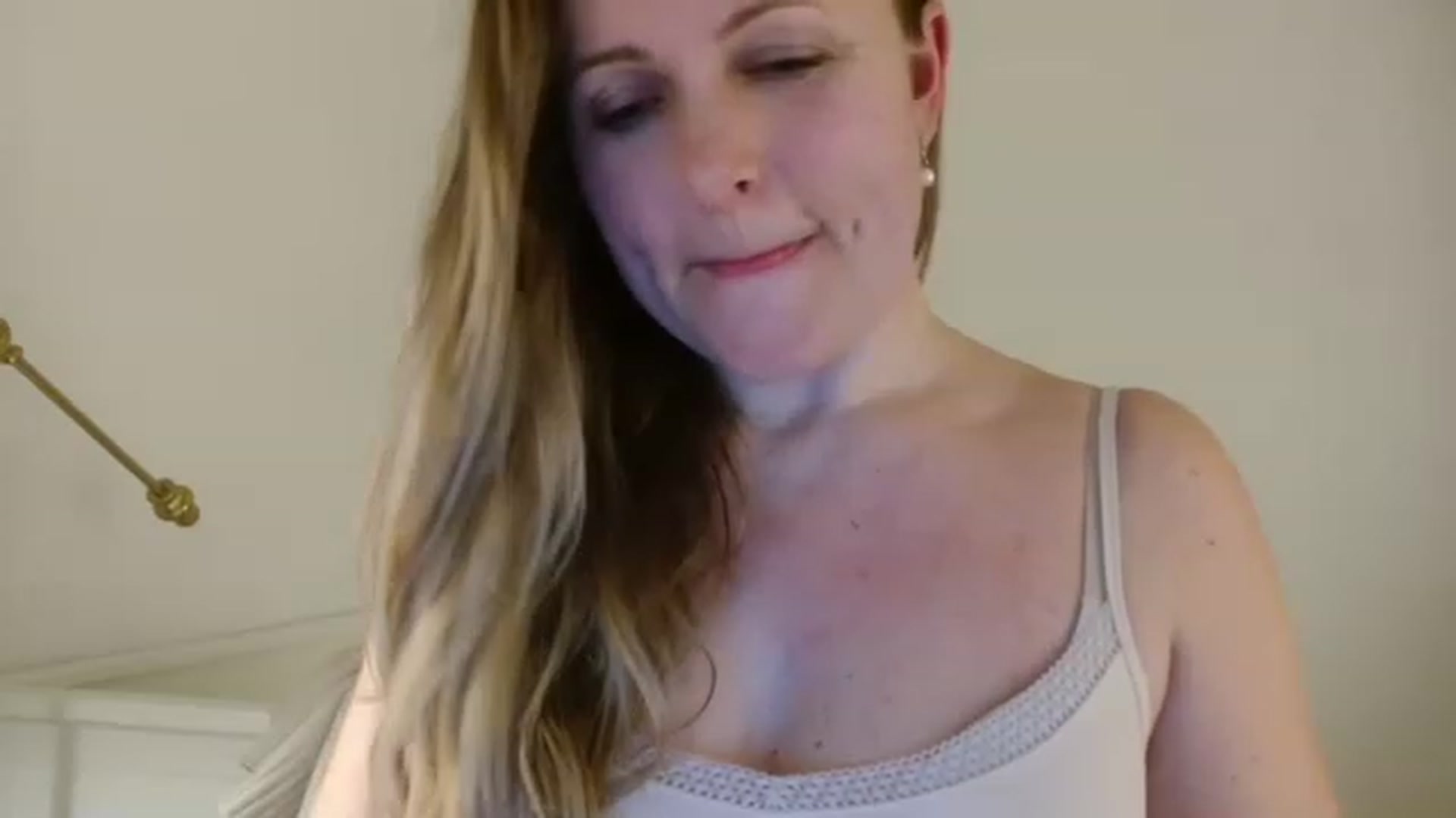 Gallery image thumbnail from JustLily's myfreecams stream on, 12/07/2022, 22:41 image 8 of 20