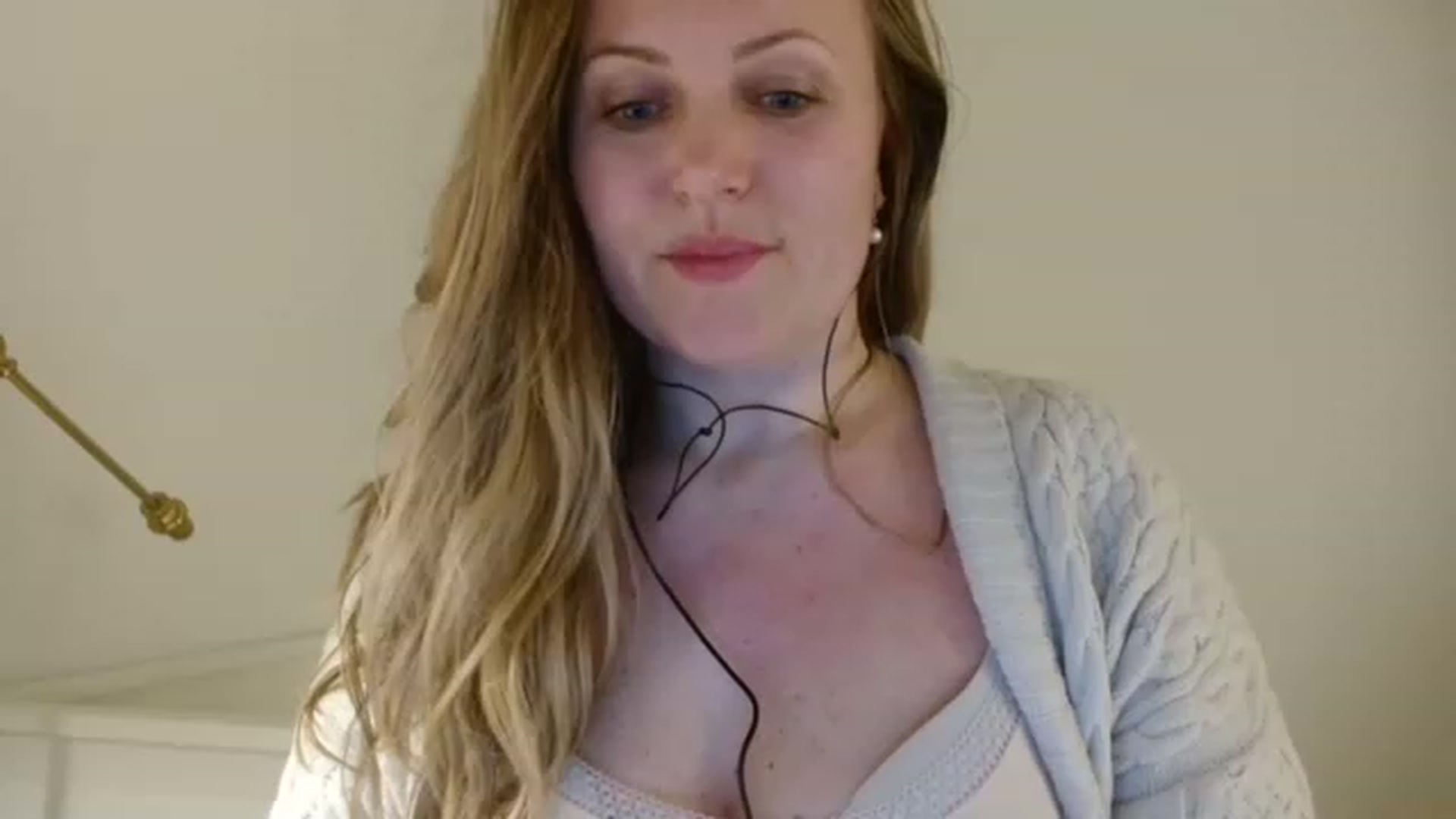 Gallery image thumbnail from JustLily's myfreecams stream on, 12/07/2022, 22:41 image 1 of 20