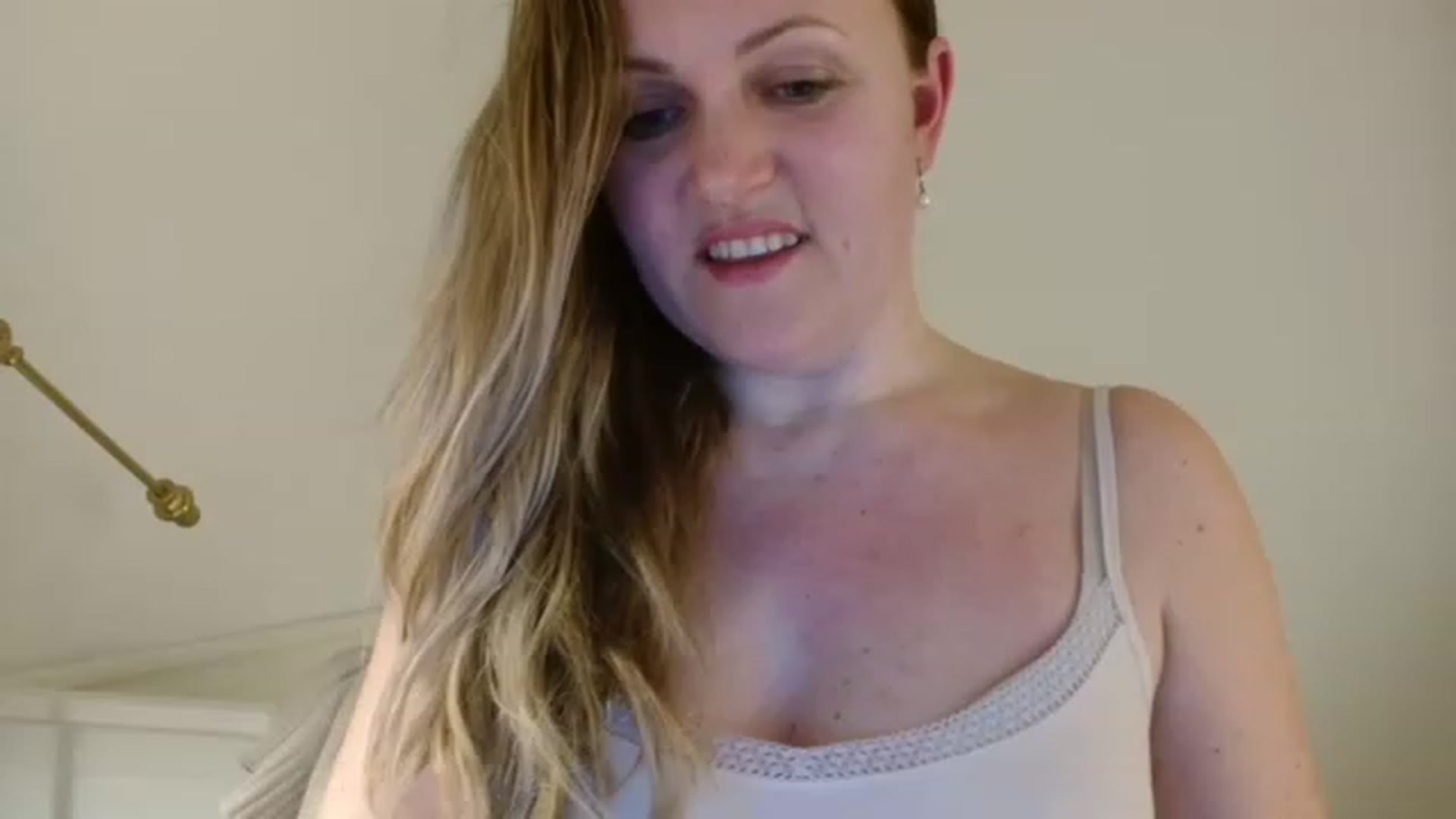 Gallery image thumbnail from JustLily's myfreecams stream on, 12/07/2022, 22:41 image 5 of 20