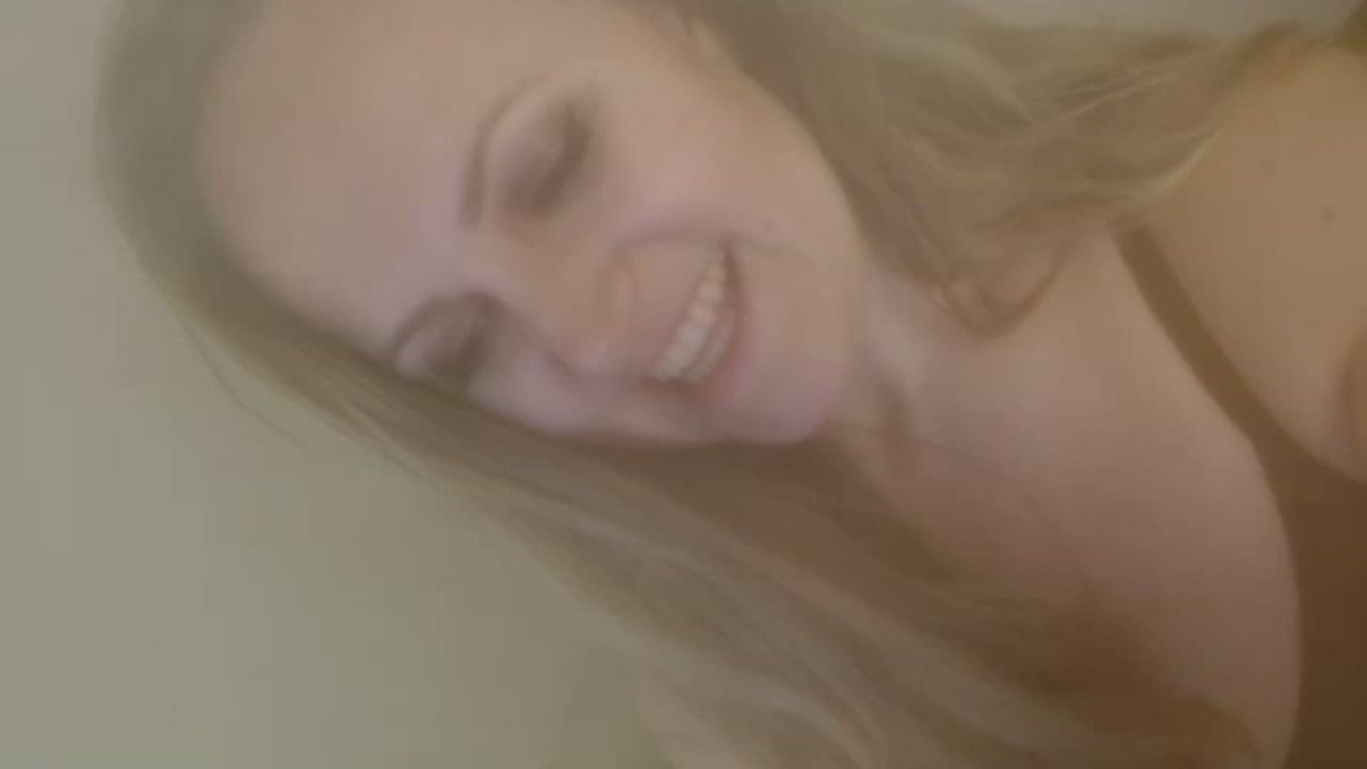 Gallery image thumbnail from JustLily's myfreecams stream on, 12/09/2022, 24:08 image 16 of 20
