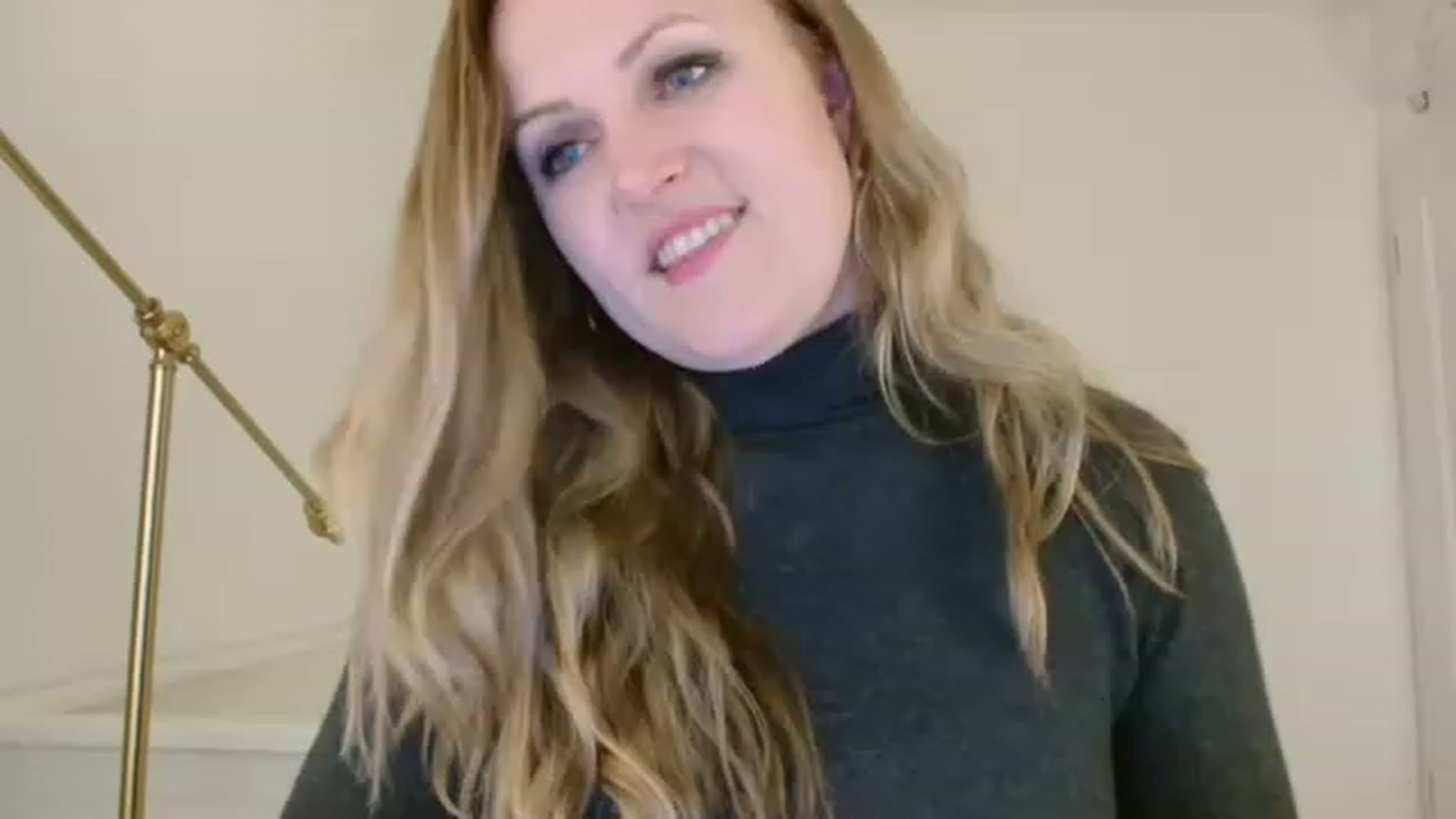 Gallery image thumbnail from JustLily's myfreecams stream on, 12/09/2022, 23:08 image 14 of 20