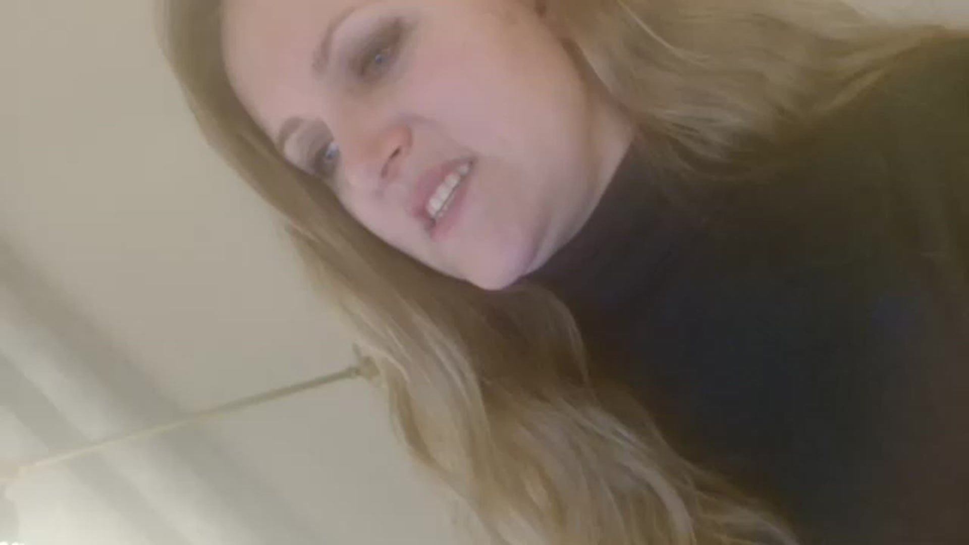 Gallery image thumbnail from JustLily's myfreecams stream on, 12/10/2022, 24:00 image 19 of 20
