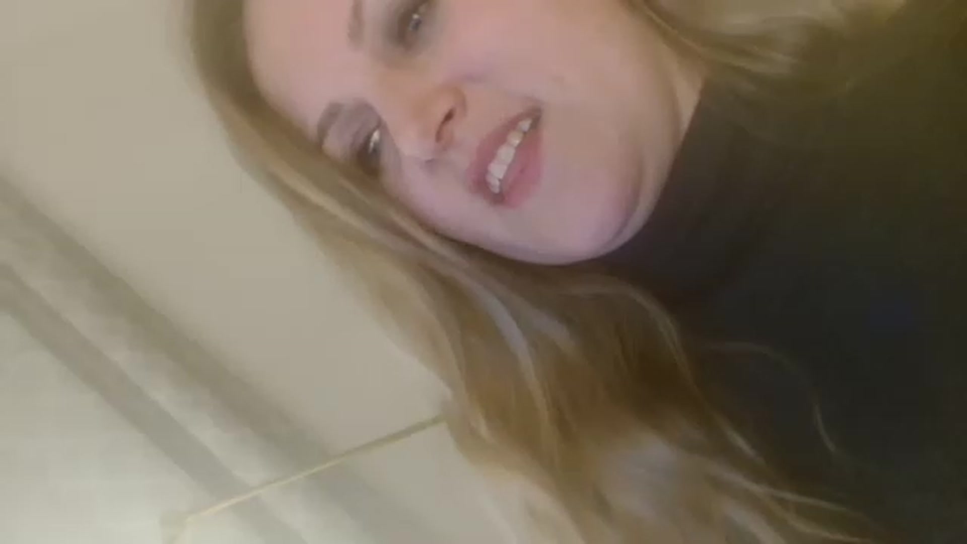 Gallery image thumbnail from JustLily's myfreecams stream on, 12/10/2022, 24:00 image 12 of 20