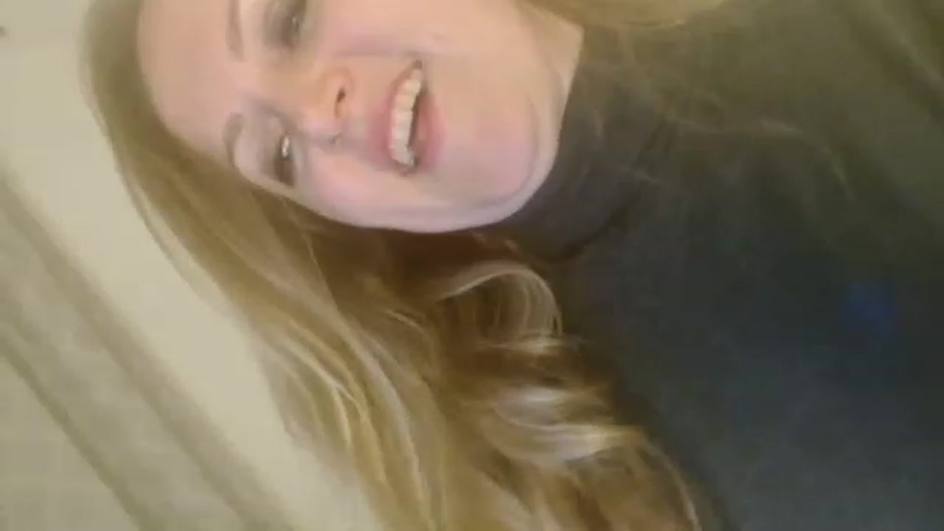 Gallery image thumbnail from JustLily's myfreecams stream on, 12/10/2022, 24:00 image 2 of 20