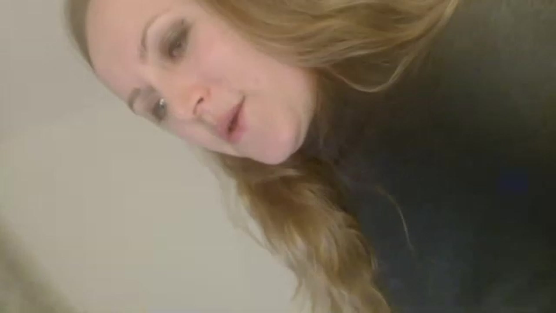 Gallery image thumbnail from JustLily's myfreecams stream on, 12/10/2022, 24:00 image 3 of 20