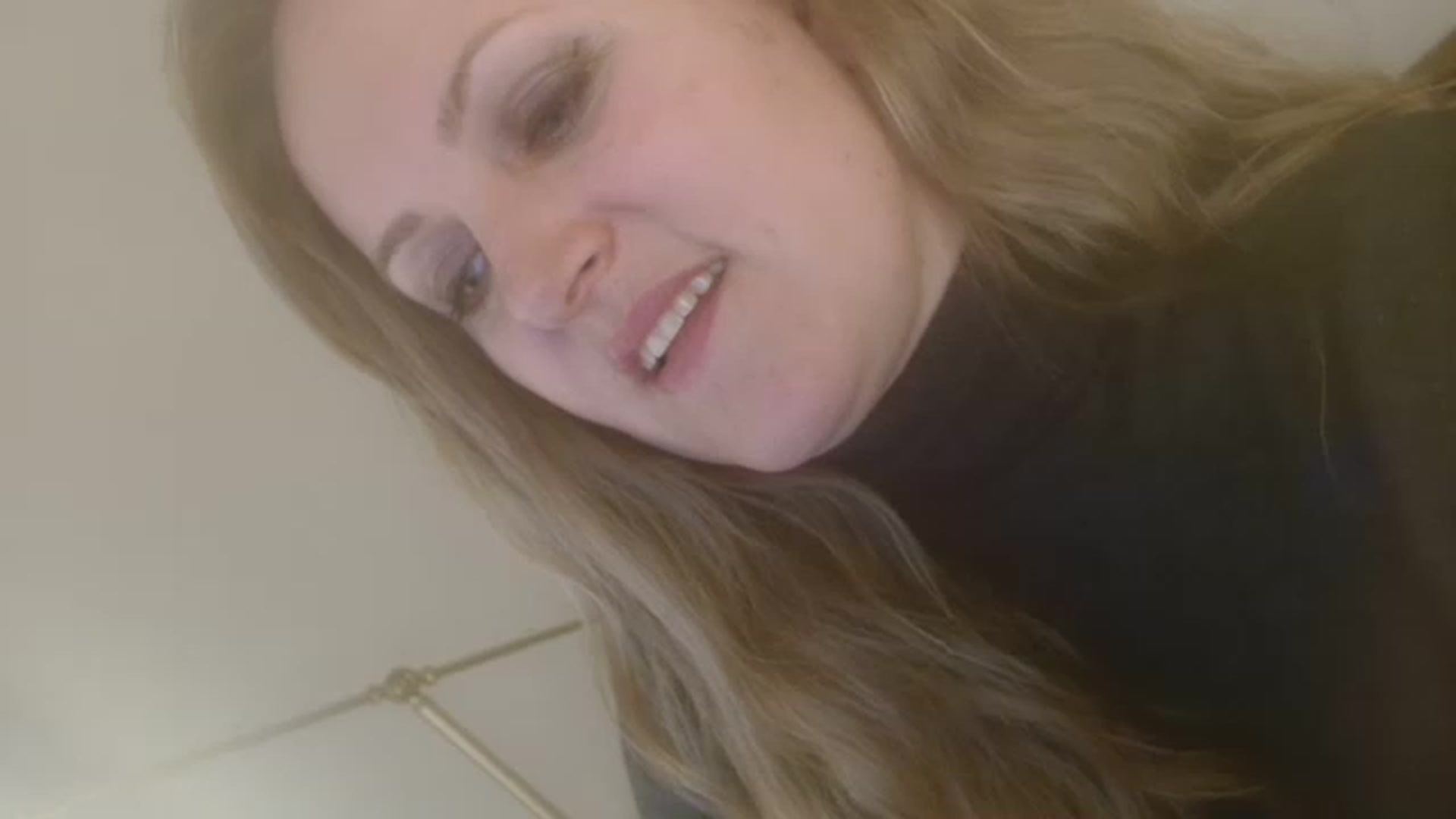 Gallery image thumbnail from JustLily's myfreecams stream on, 12/10/2022, 24:00 image 17 of 20