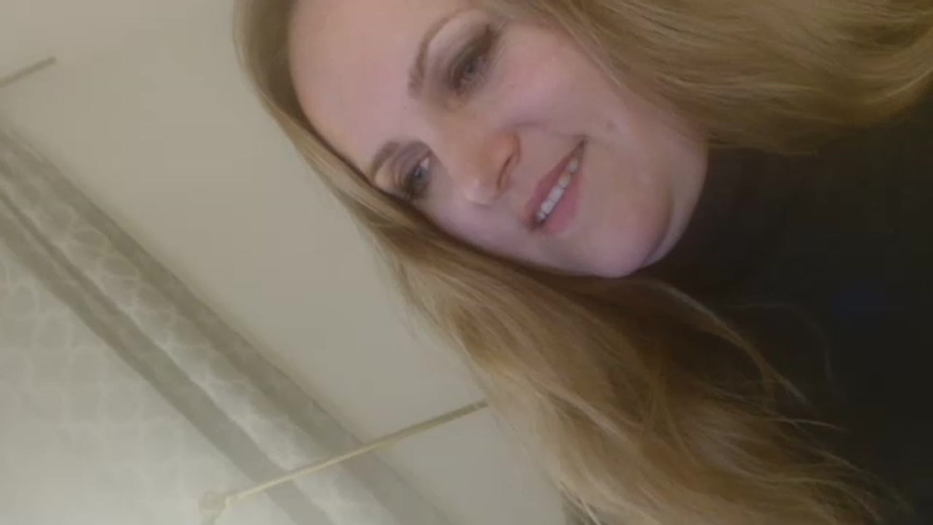 Gallery image thumbnail from JustLily's myfreecams stream on, 12/10/2022, 24:00 image 10 of 20