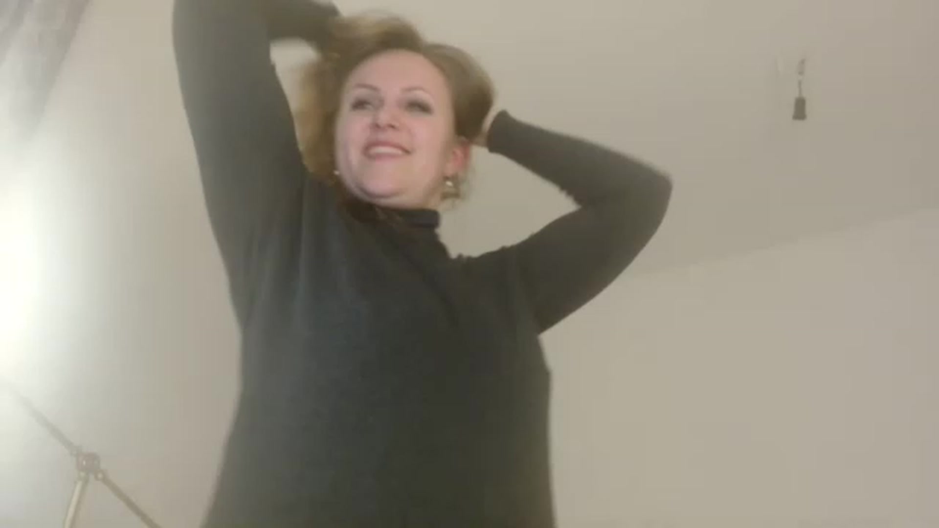 Gallery image thumbnail from JustLily's myfreecams stream on, 12/10/2022, 24:00 image 1 of 20