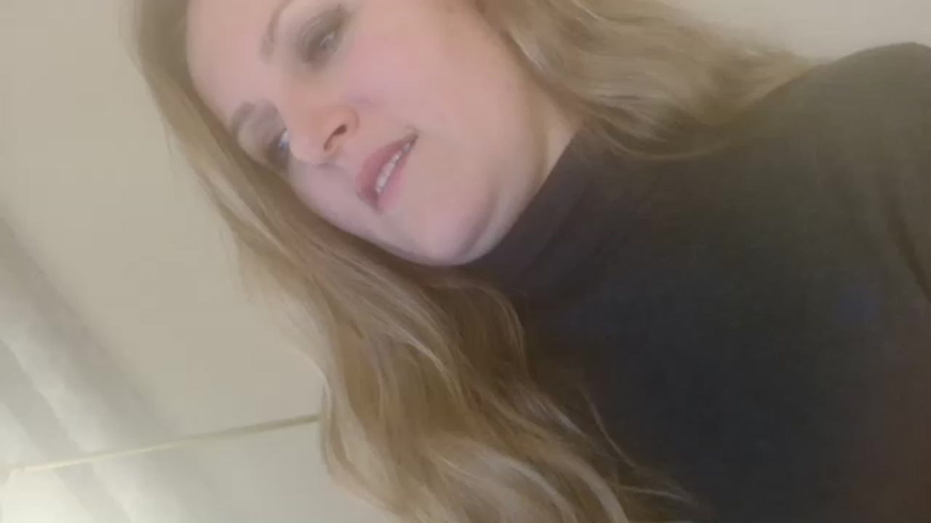 Gallery image thumbnail from JustLily's myfreecams stream on, 12/10/2022, 24:00 image 15 of 20