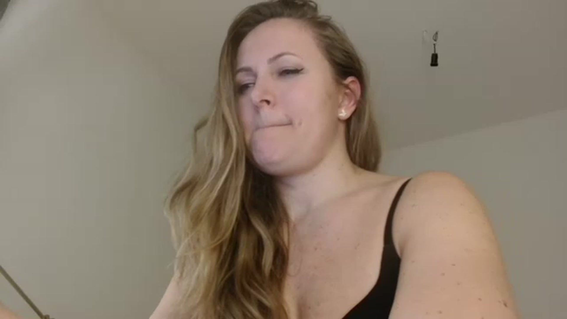 Gallery image thumbnail from JustLily's myfreecams stream on, 12/14/2022, 23:46 image 20 of 20