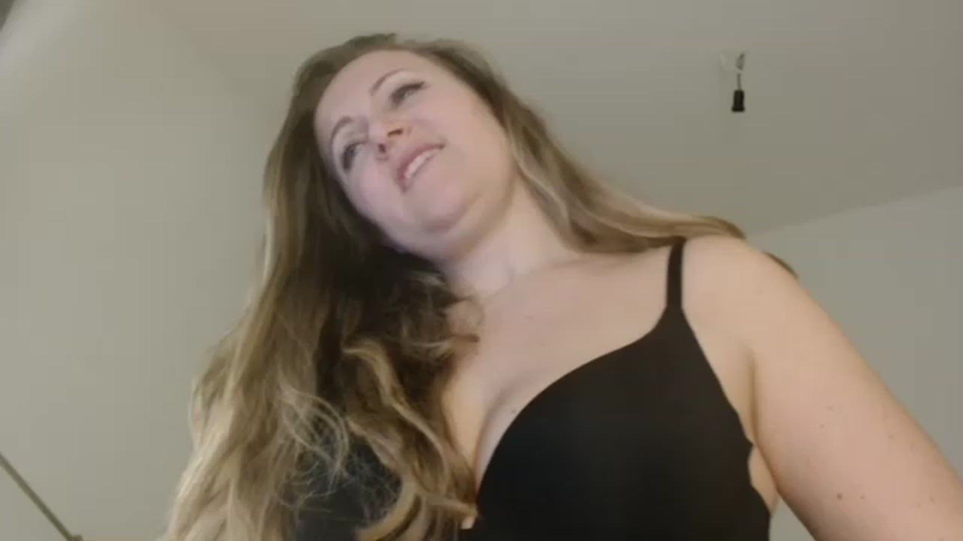 Gallery image thumbnail from JustLily's myfreecams stream on, 12/14/2022, 23:46 image 18 of 20