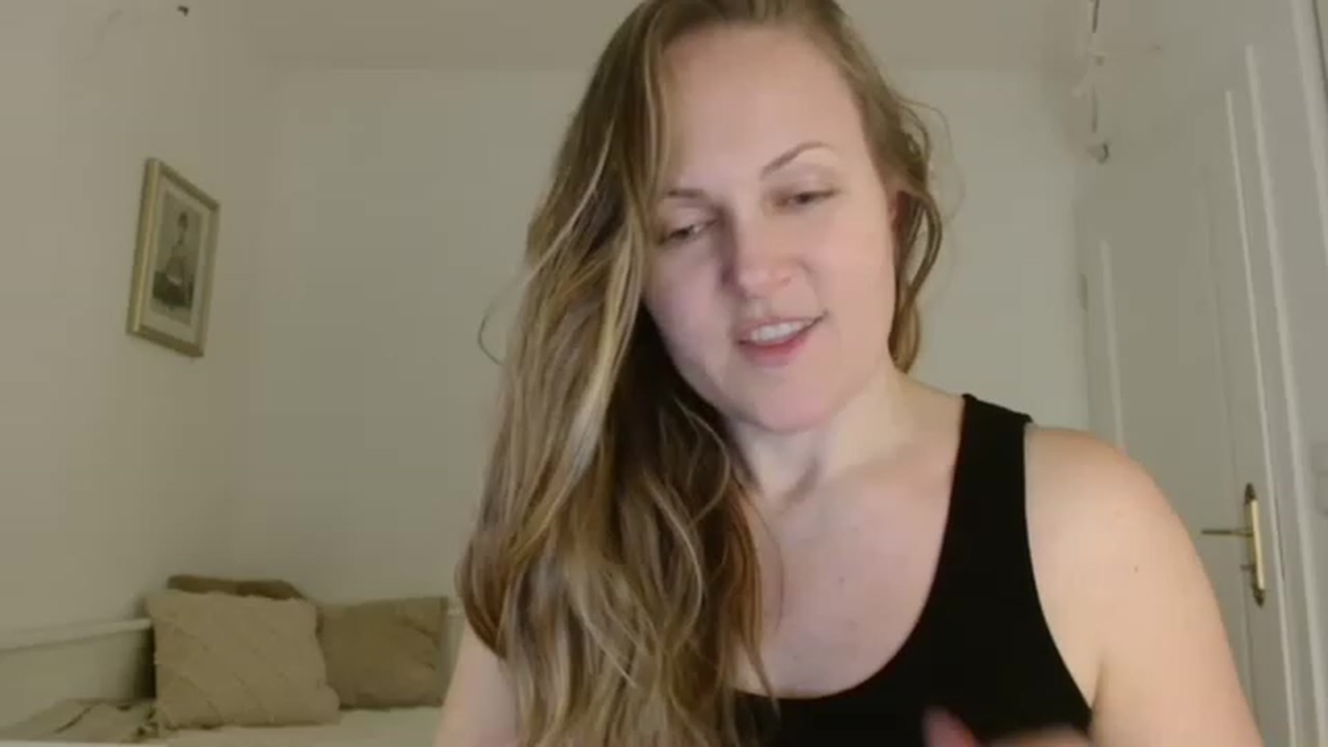 Gallery image thumbnail from JustLily's myfreecams stream on, 12/21/2022, 21:50 image 4 of 20