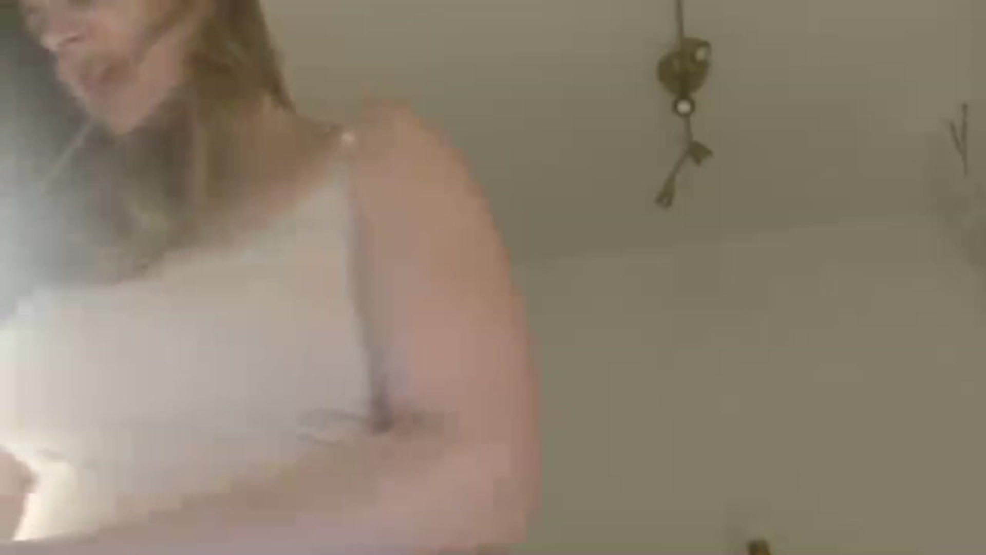 Gallery image thumbnail from JustLily's myfreecams stream on, 12/27/2022, 23:01 image 2 of 20