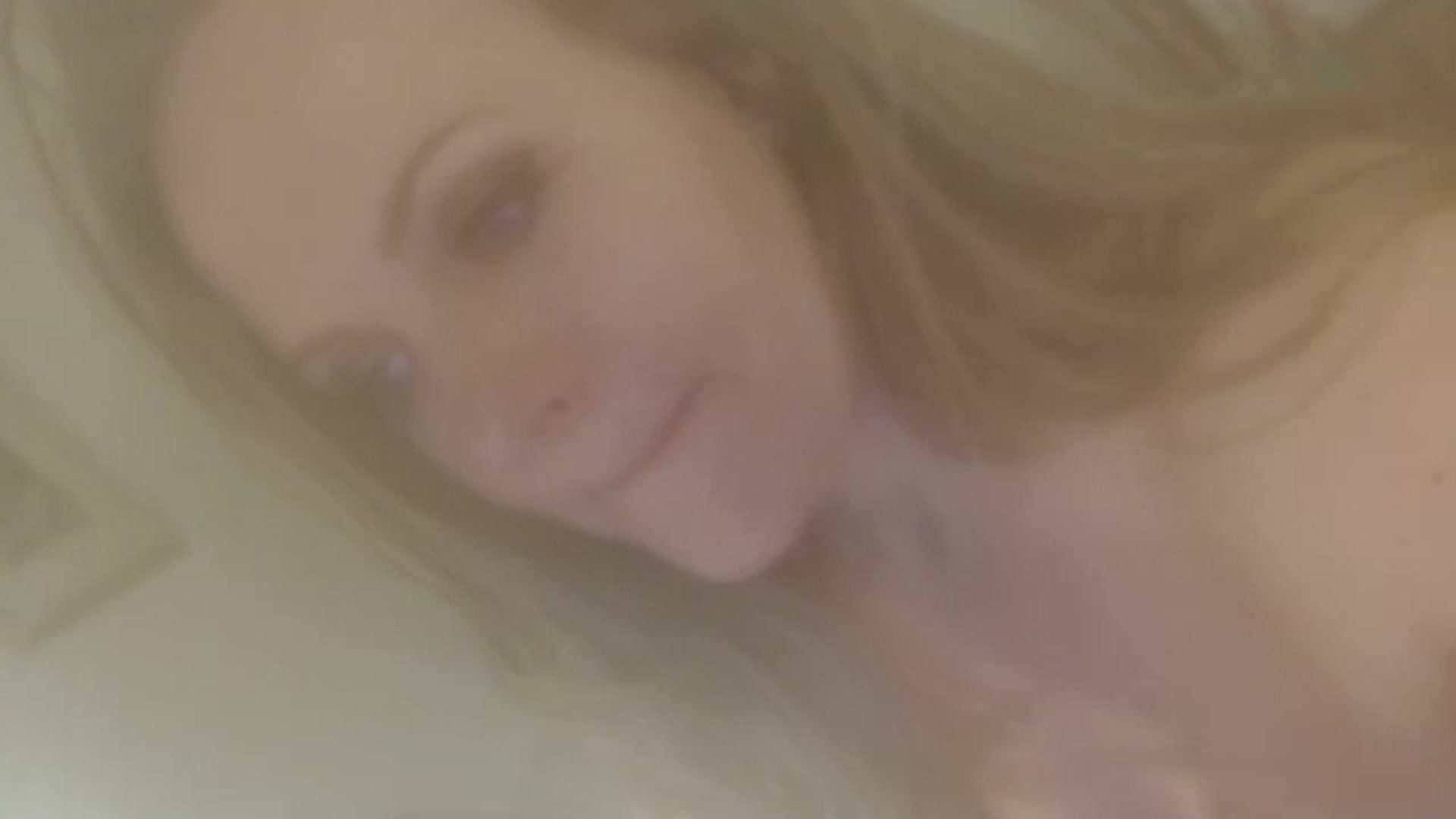 Gallery image thumbnail from JustLily's myfreecams stream on, 12/28/2022, 24:22 image 10 of 20