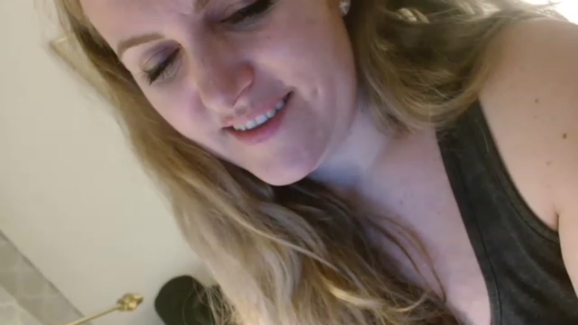Gallery image thumbnail from JustLily's myfreecams stream on, 01/04/2023, 24:21 image 5 of 20