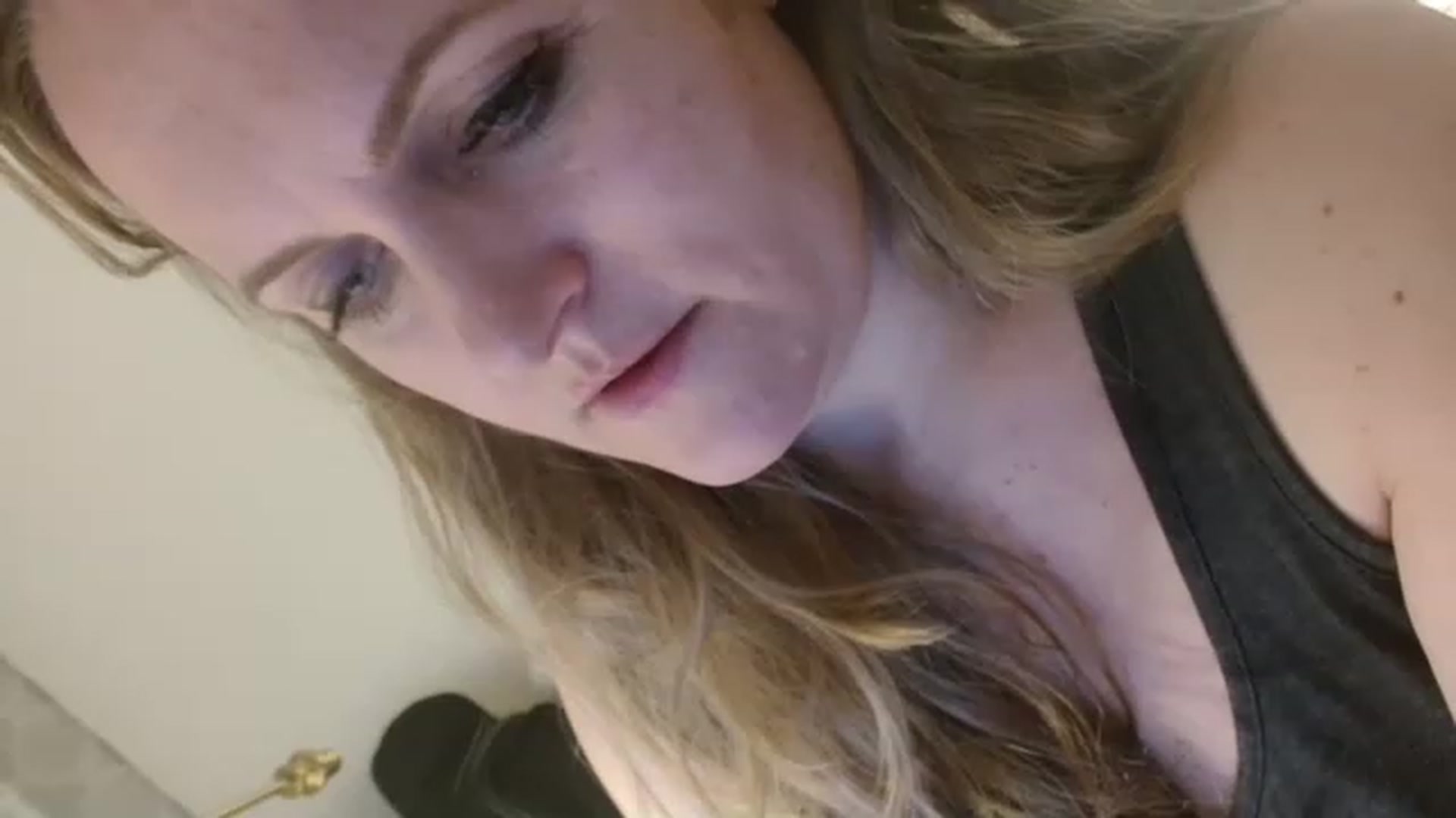 Gallery image thumbnail from JustLily's myfreecams stream on, 01/04/2023, 24:21 image 8 of 20