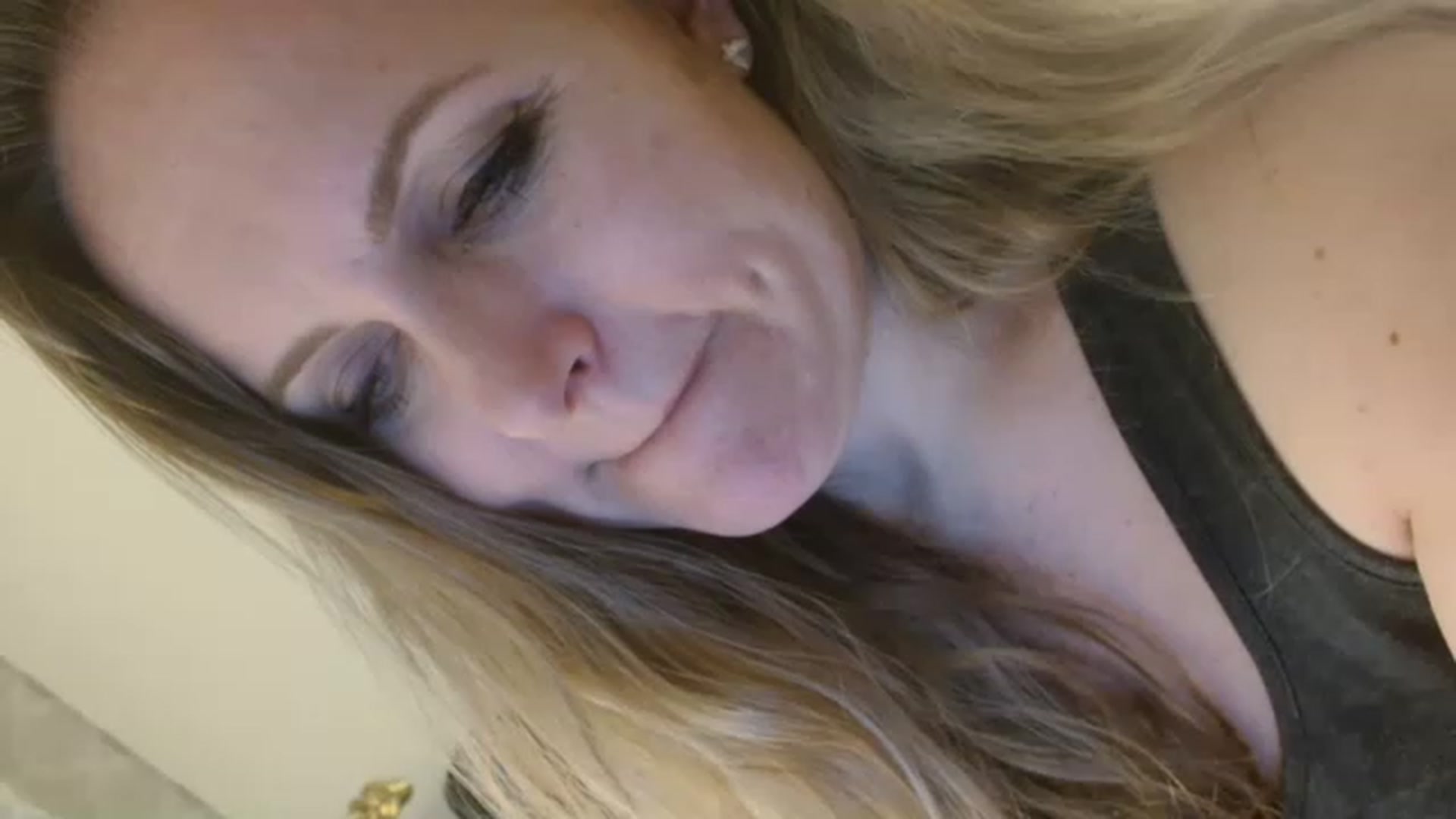 Gallery image thumbnail from JustLily's myfreecams stream on, 01/04/2023, 24:21 image 15 of 20