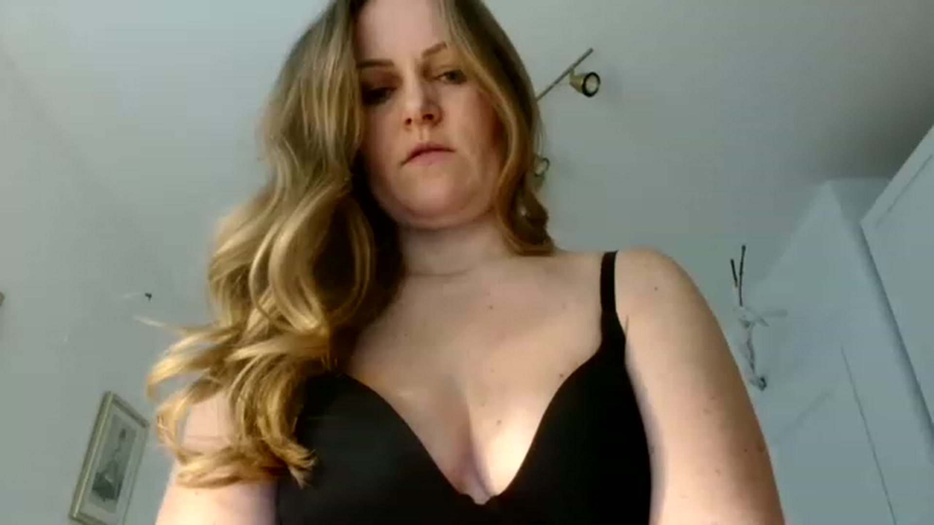 Gallery image thumbnail from JustLily's myfreecams stream on, 01/17/2023, 12:21 image 6 of 20