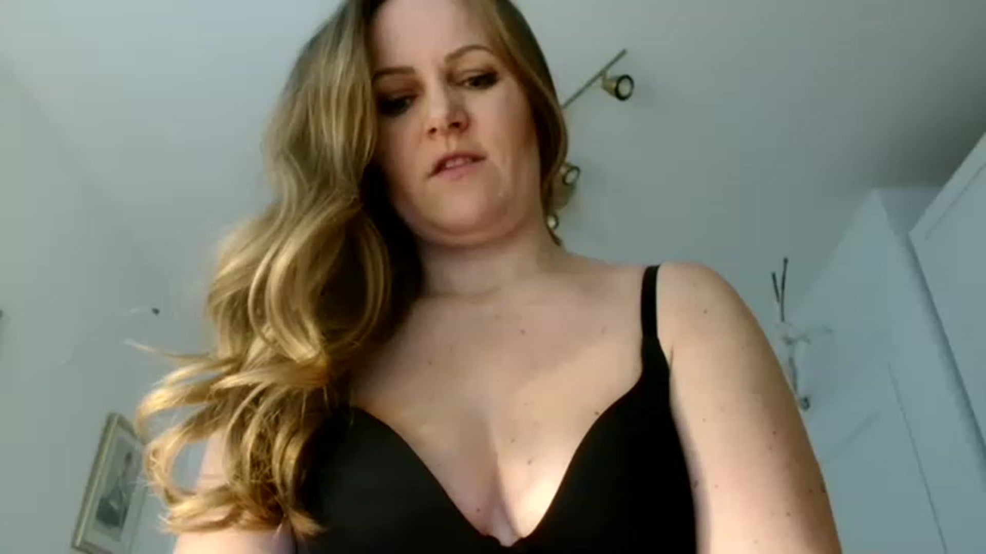 Gallery image thumbnail from JustLily's myfreecams stream on, 01/17/2023, 12:21 image 5 of 20