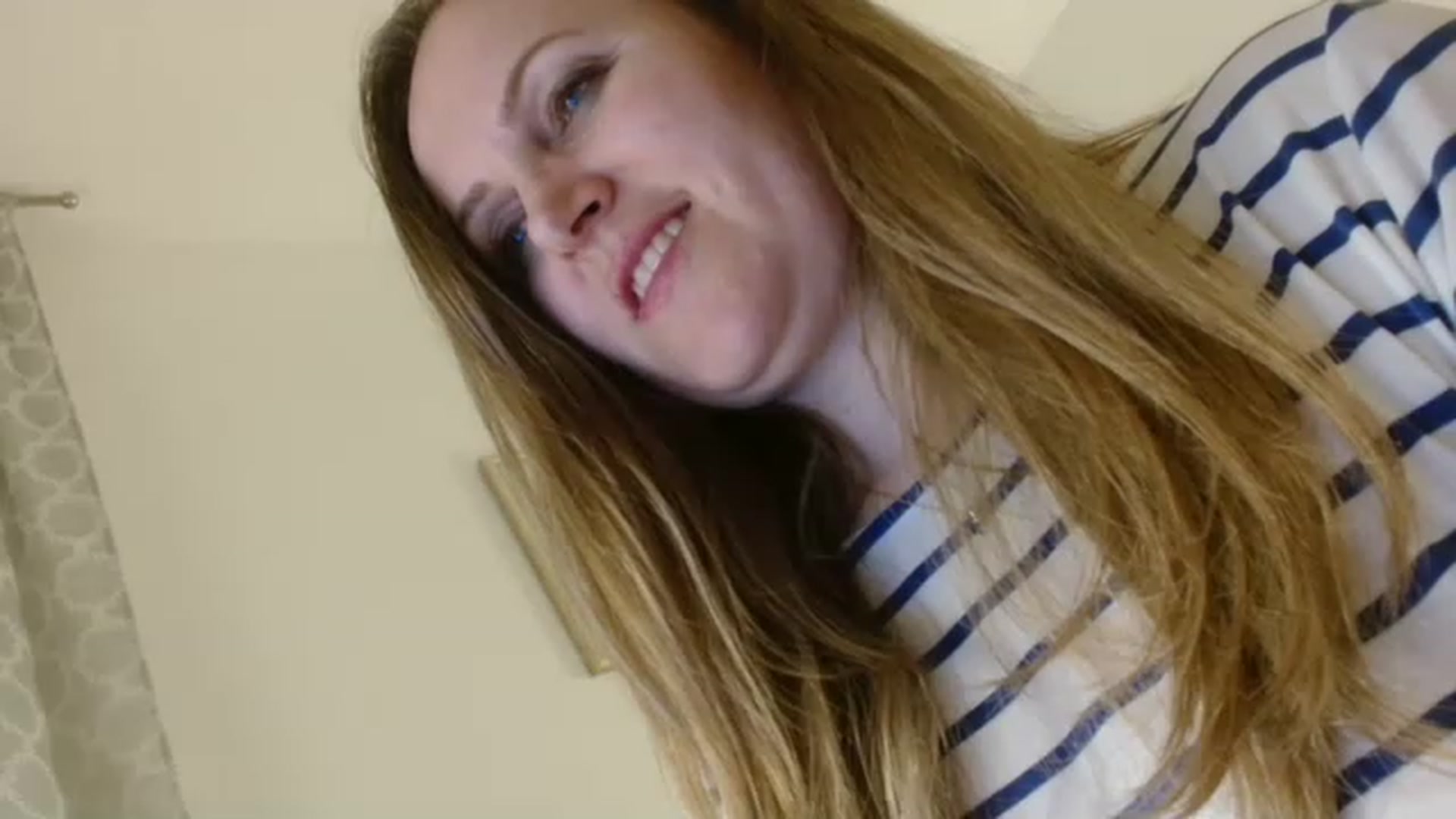 Gallery image thumbnail from JustLily's myfreecams stream on, 03/01/2023, 24:28 image 16 of 20