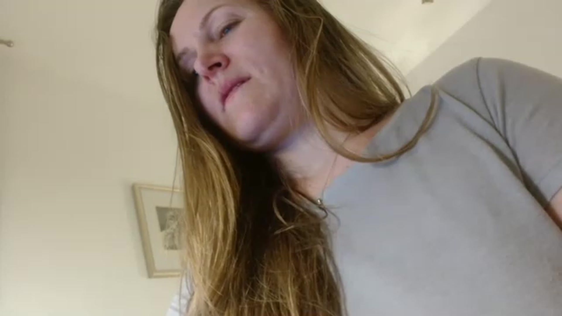 Gallery image thumbnail from JustLily's myfreecams stream on, 03/05/2023, 23:00 image 13 of 20
