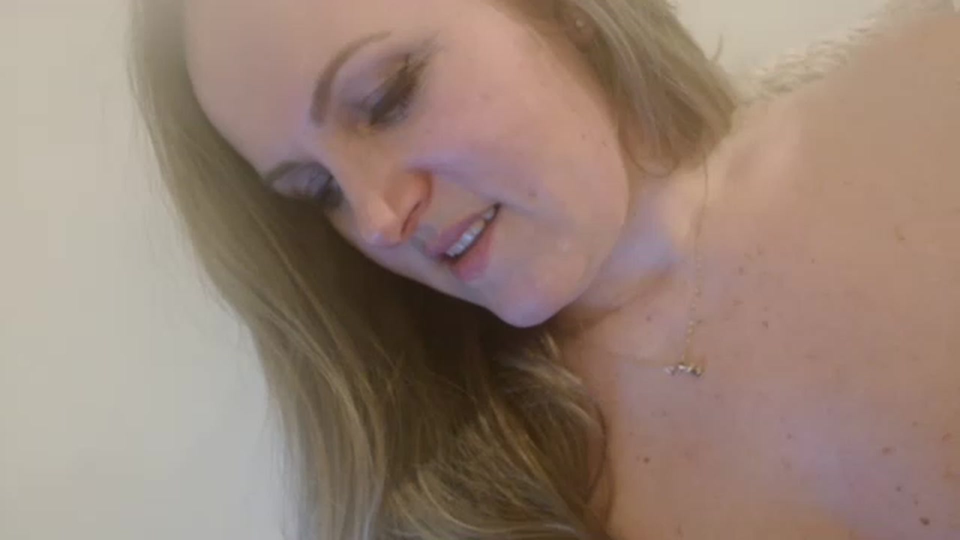 Gallery image thumbnail from JustLily's myfreecams stream on, 03/15/2023, 16:38 image 3 of 20
