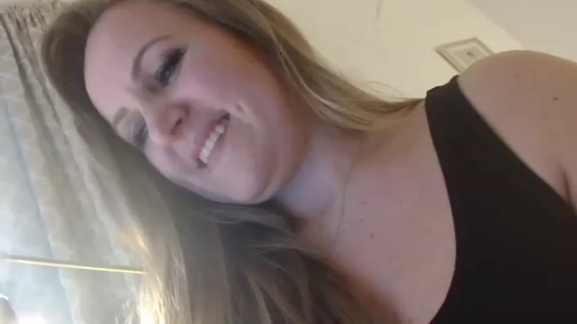 Gallery image thumbnail from JustLily's myfreecams stream on, 03/15/2023, 16:38 image 12 of 20