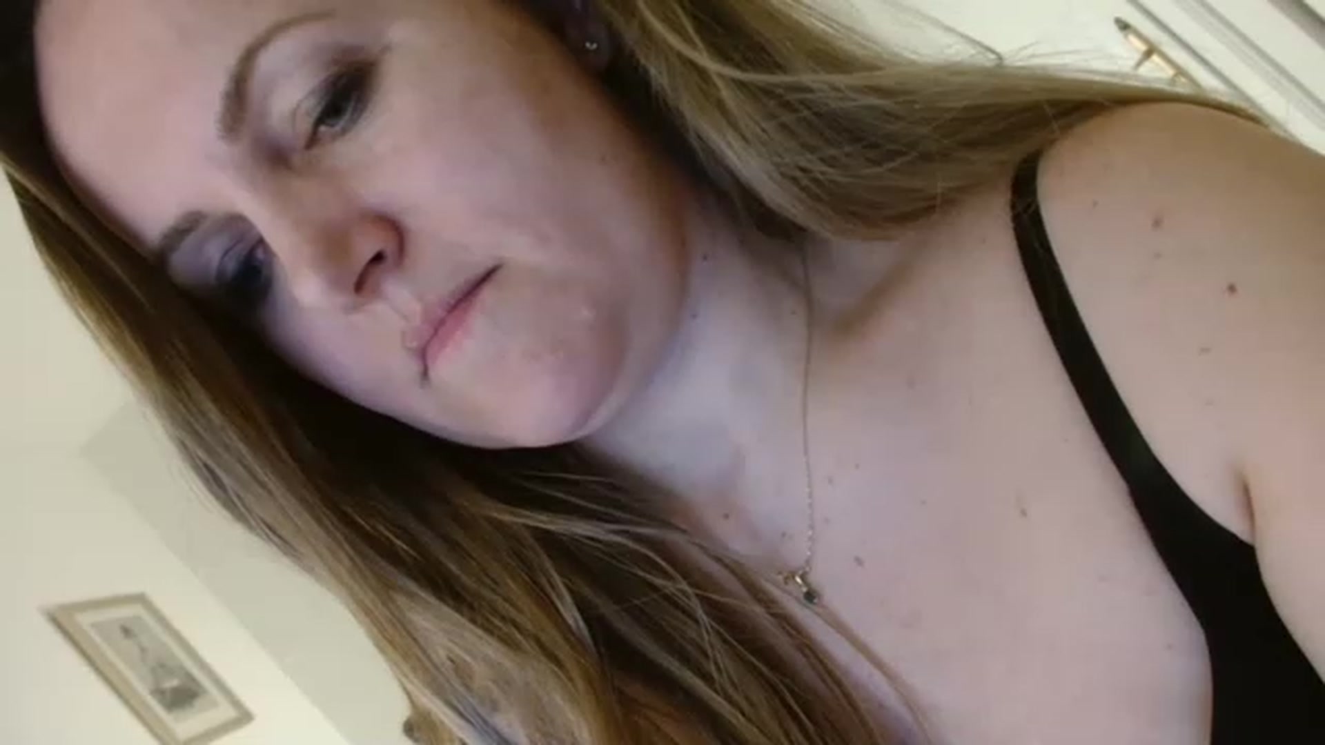Gallery image thumbnail from JustLily's myfreecams stream on, 03/17/2023, 24:02 image 9 of 20
