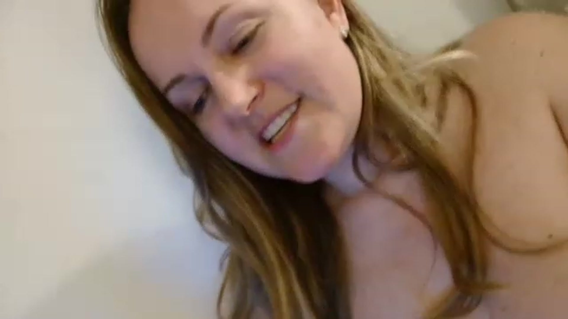 Gallery image thumbnail from JustLily's myfreecams stream on, 04/17/2023, 17:26 image 12 of 20