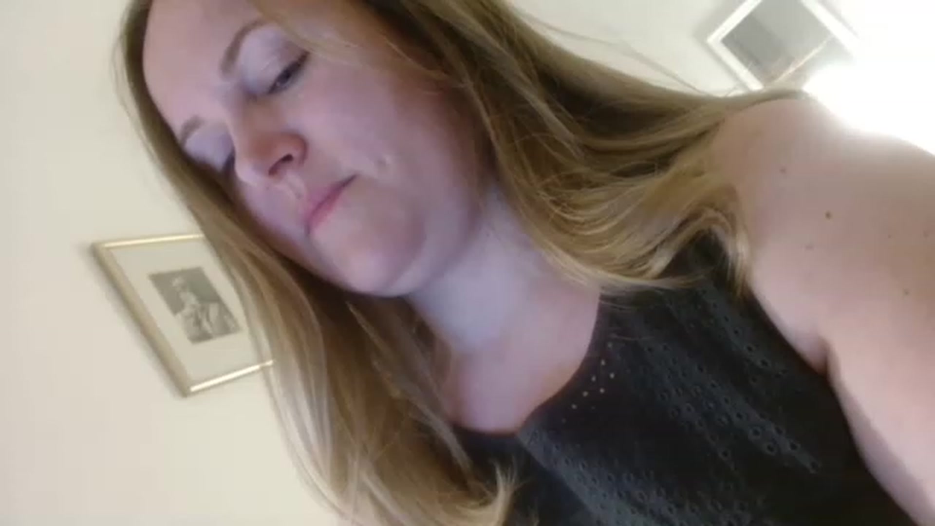 Gallery image thumbnail from JustLily's myfreecams stream on, 04/21/2023, 21:57 image 3 of 20
