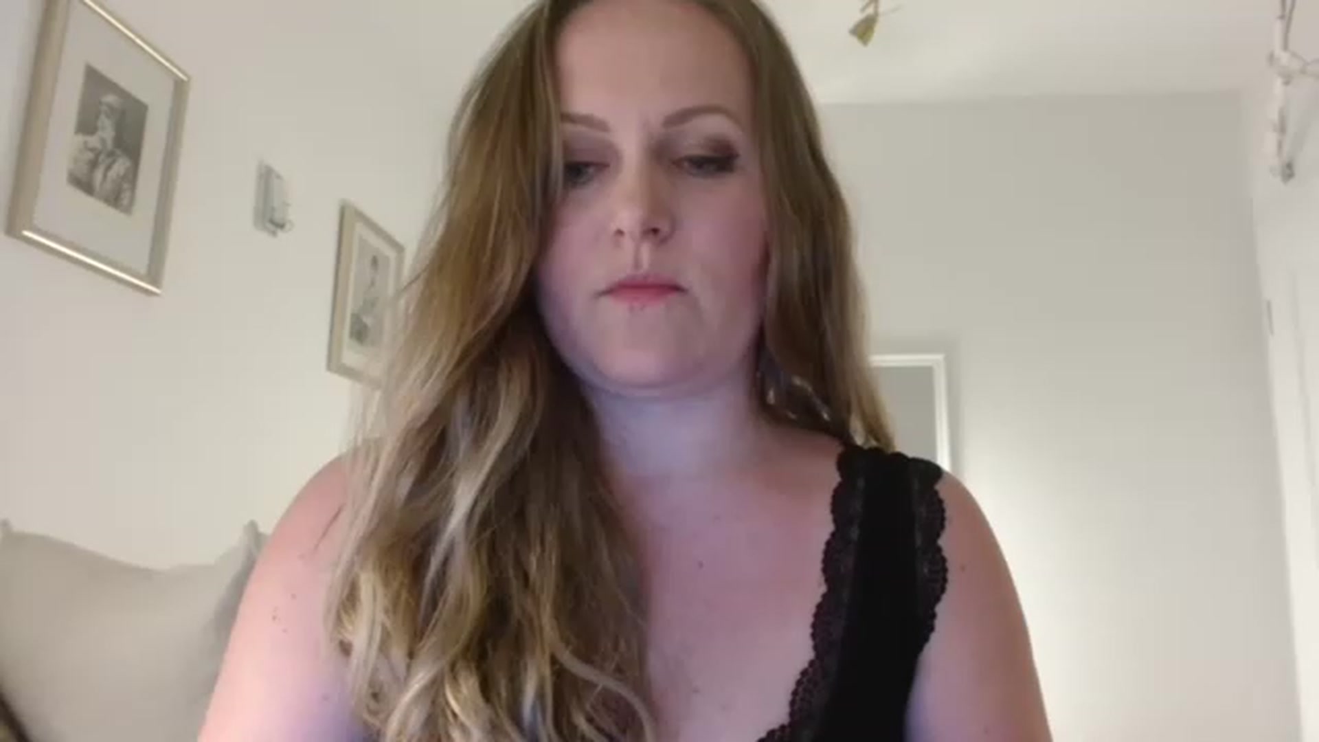 Gallery image thumbnail from JustLily's myfreecams stream on, 05/05/2023, 20:39 image 2 of 20