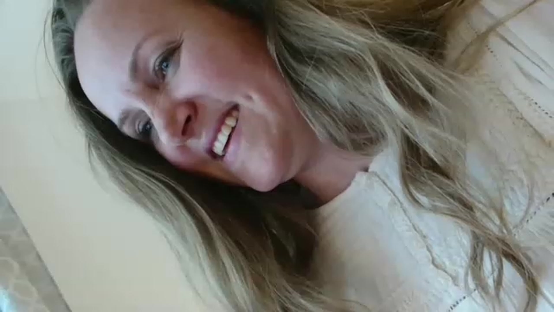Gallery image thumbnail from JustLily's myfreecams stream on, 05/08/2023, 17:29 image 8 of 20