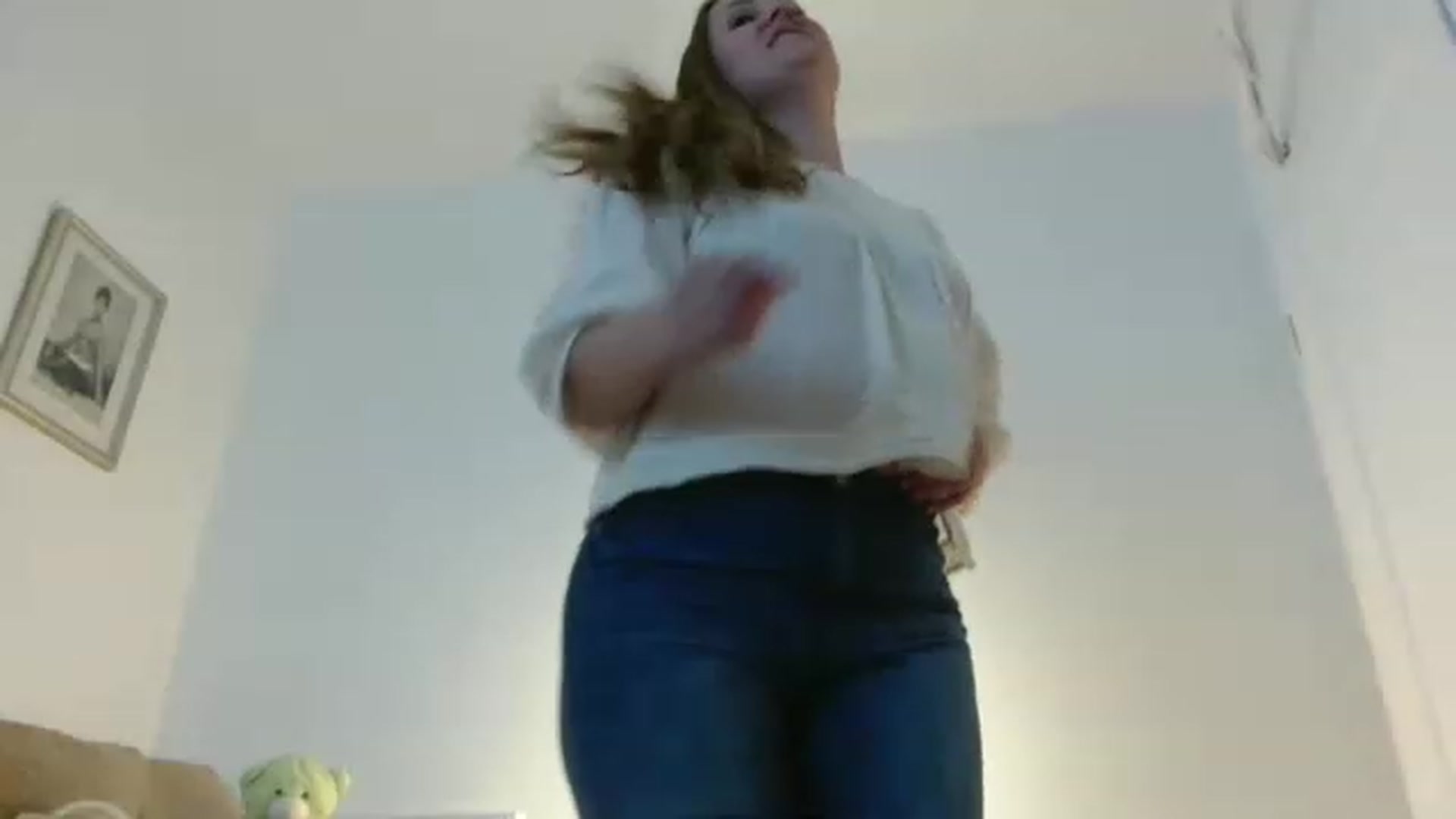 Gallery image thumbnail from JustLily's myfreecams stream on, 05/08/2023, 17:29 image 10 of 20