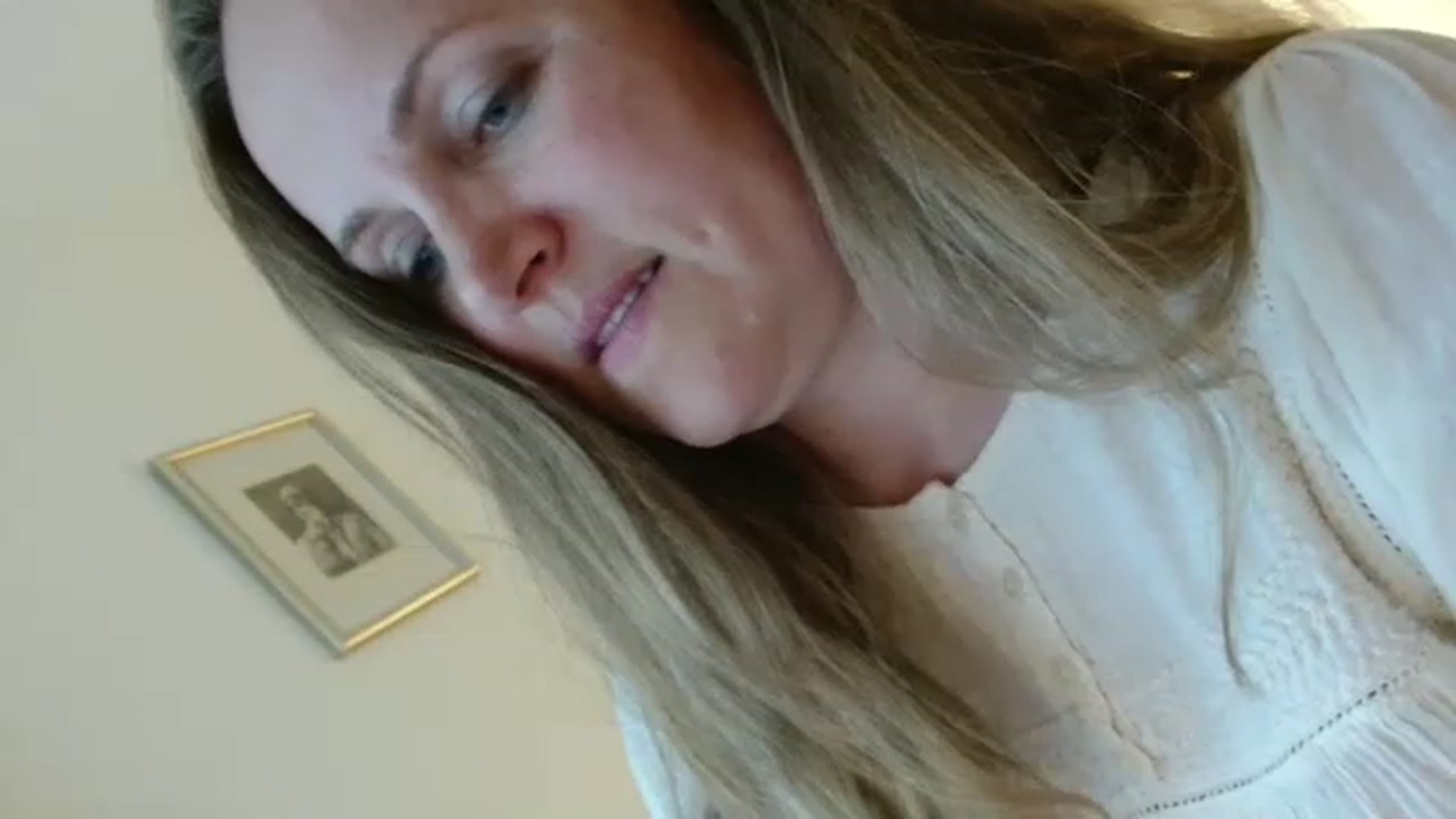 Gallery image thumbnail from JustLily's myfreecams stream on, 05/08/2023, 17:29 image 11 of 20