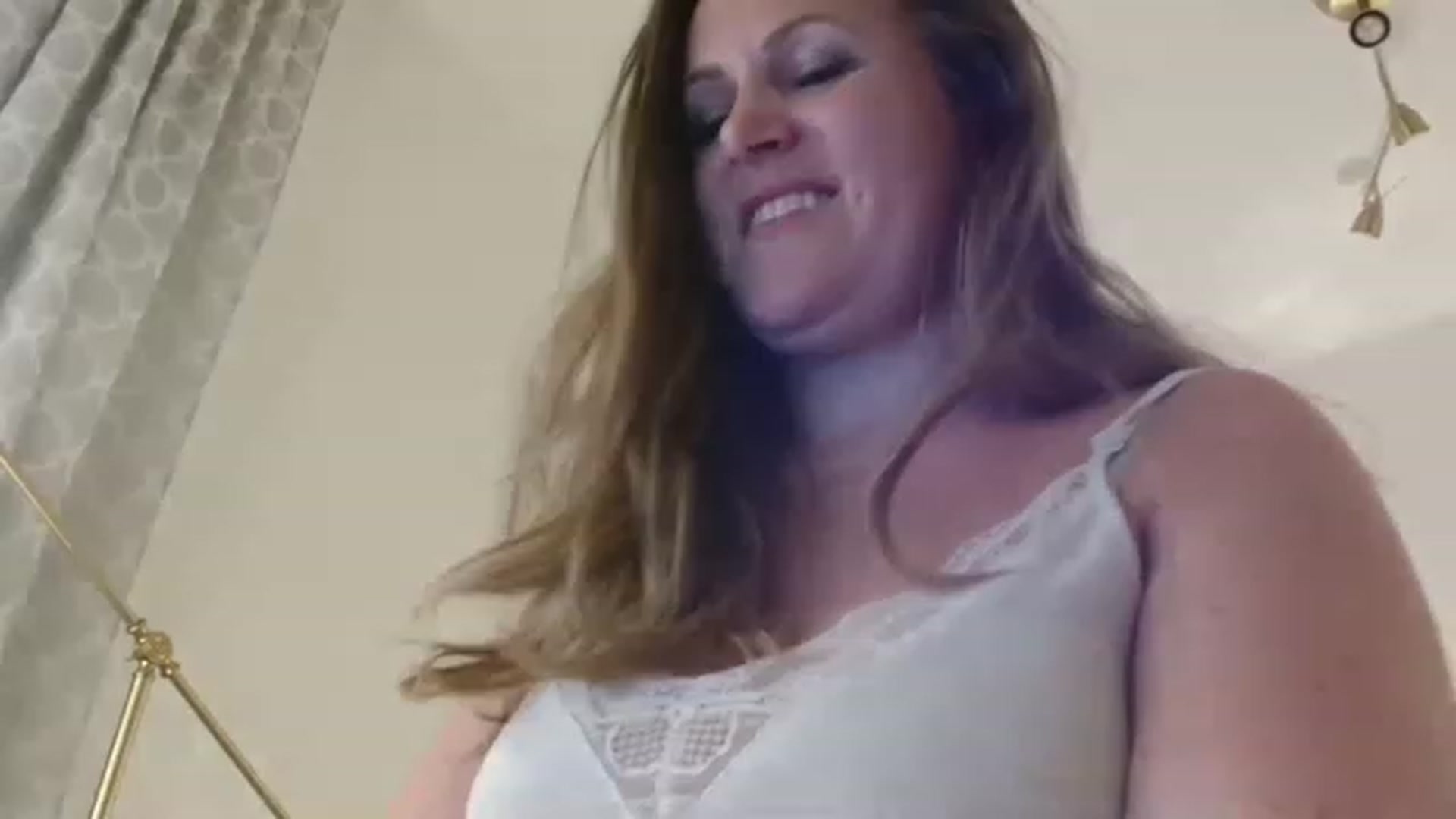 Gallery image thumbnail from JustLily's myfreecams stream on, 05/16/2023, 21:46 image 1 of 20