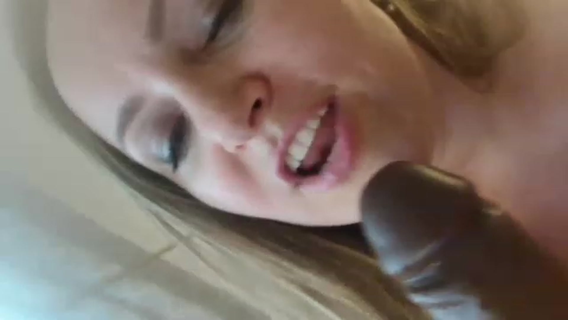 Gallery image thumbnail from JustLily's myfreecams stream on, 05/19/2023, 14:07 image 16 of 20
