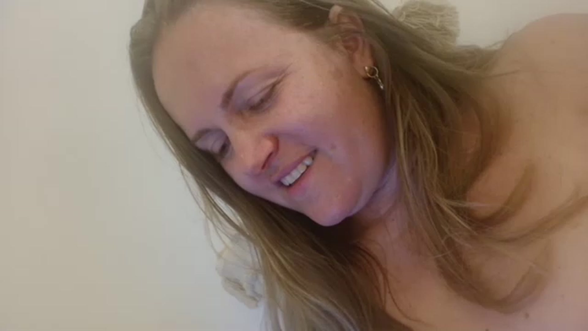 Gallery image thumbnail from JustLily's myfreecams stream on, 05/31/2023, 23:29 image 17 of 20
