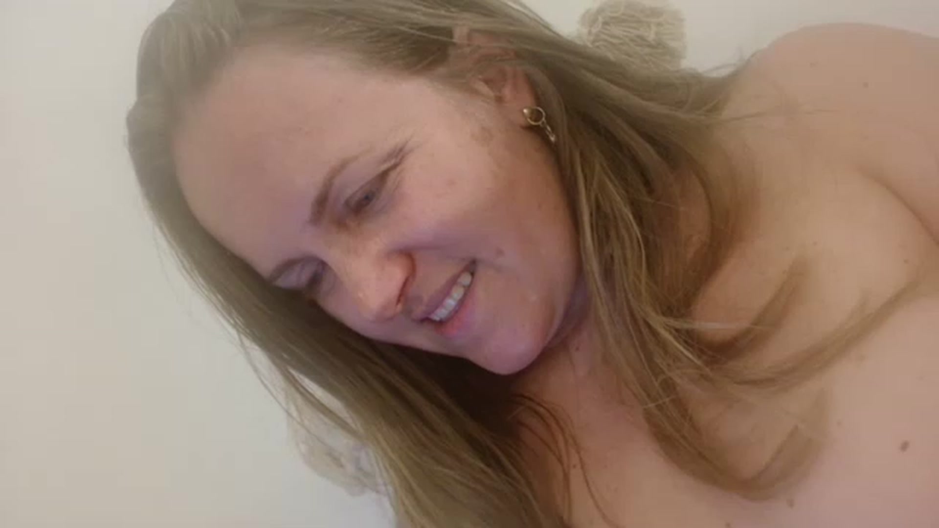 Gallery image thumbnail from JustLily's myfreecams stream on, 05/31/2023, 23:29 image 18 of 20