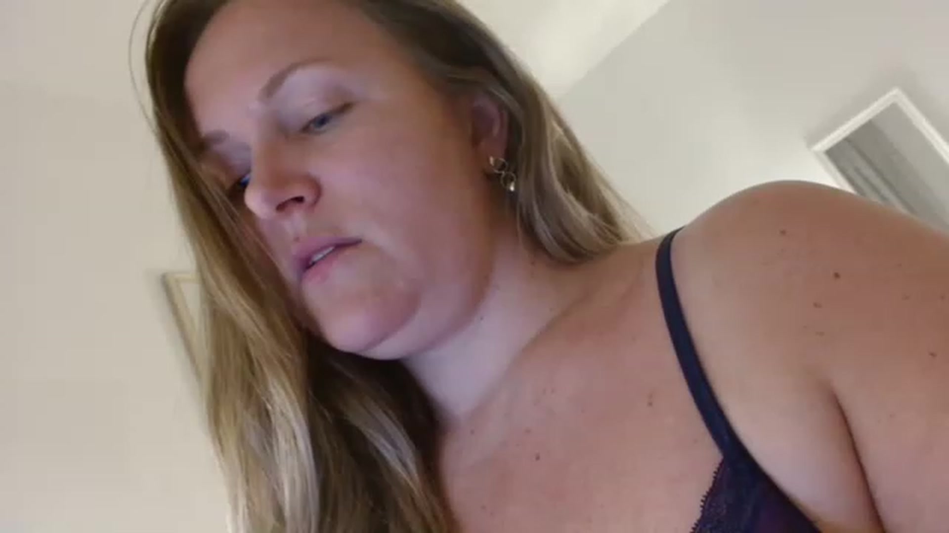 Gallery image thumbnail from JustLily's myfreecams stream on, 06/13/2023, 21:27 image 11 of 20